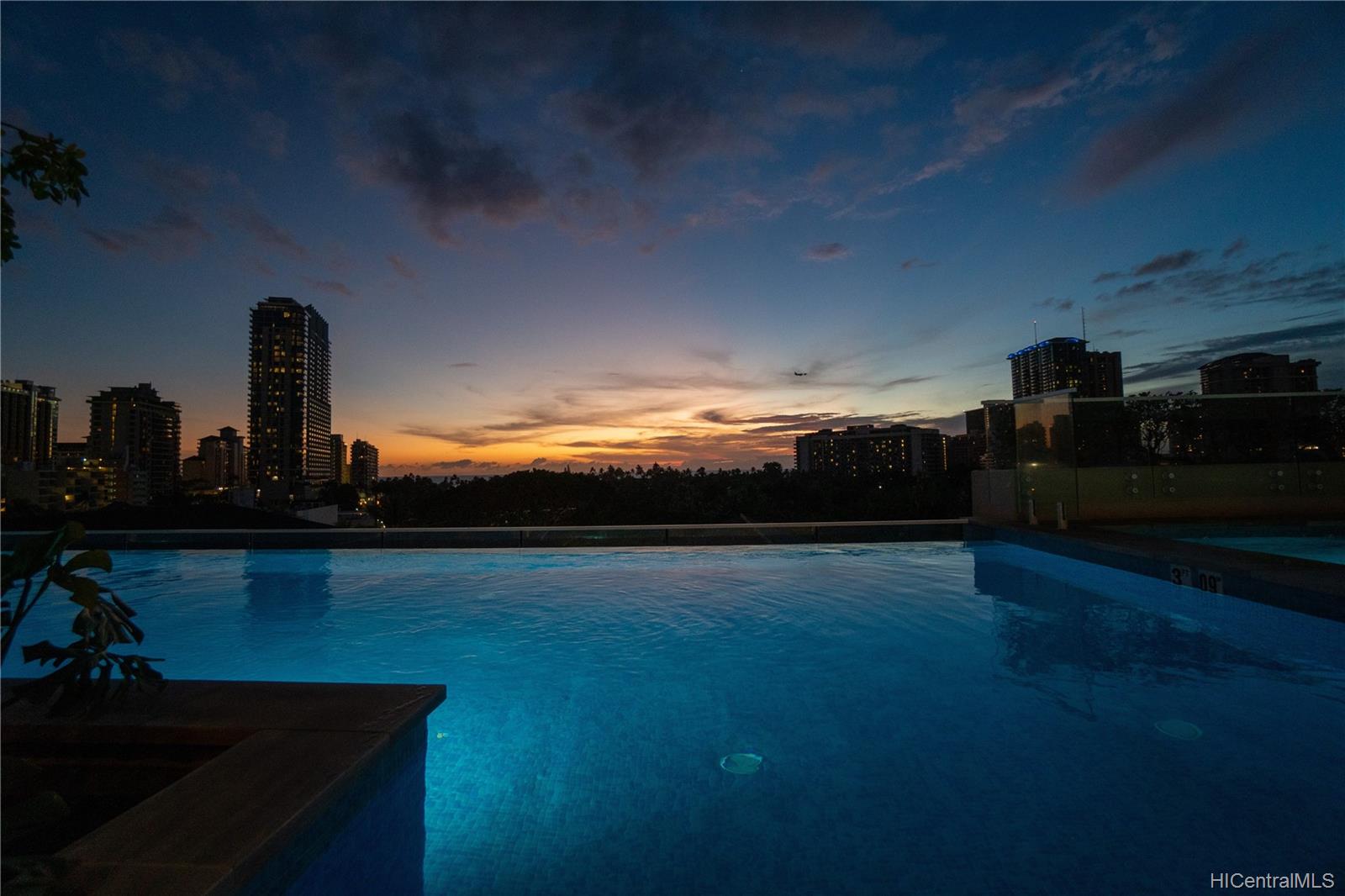 383 Kalaimoku Street #1809, Honolulu, HI 96815