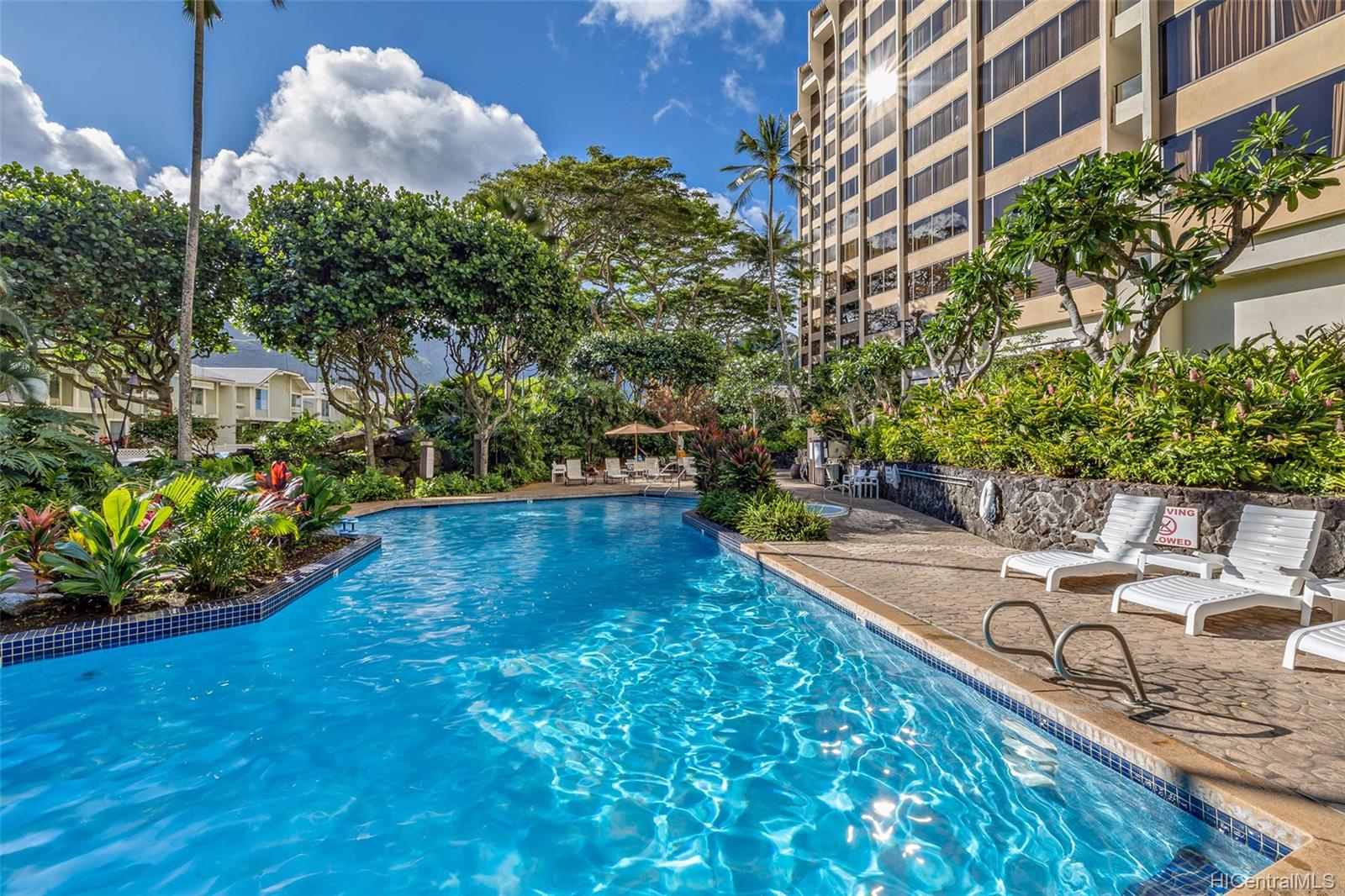 555 Hahaione Street #8A, Honolulu, HI 96825