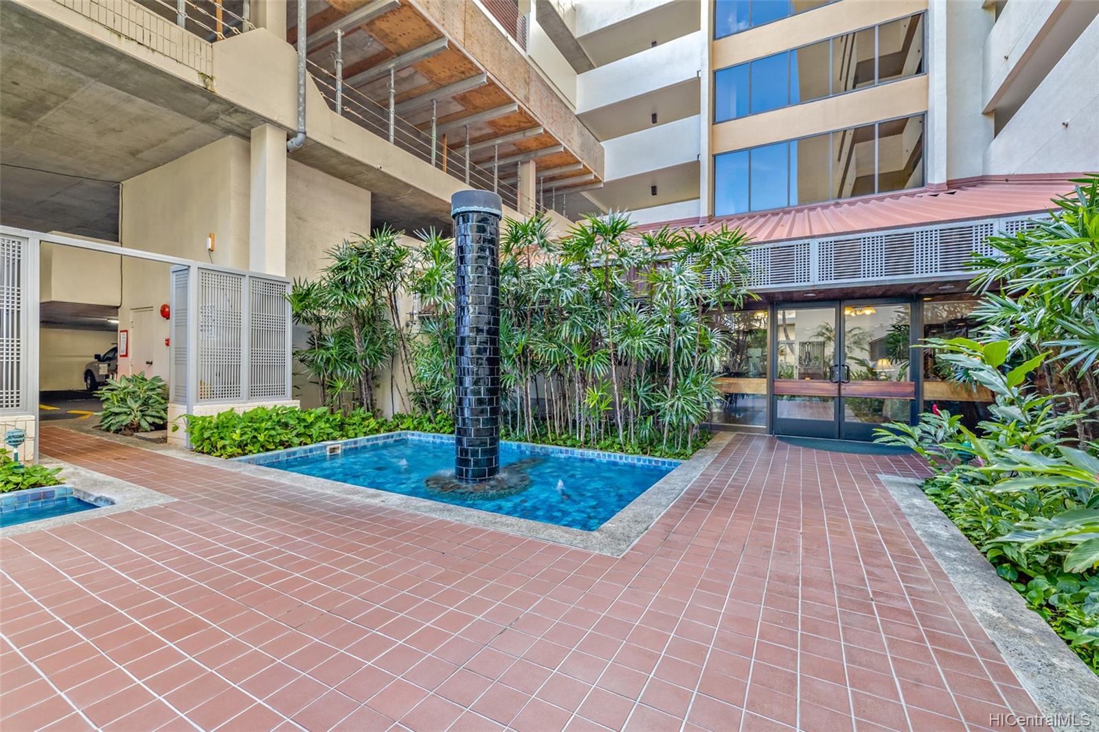 555 Hahaione Street #8A, Honolulu, HI 96825