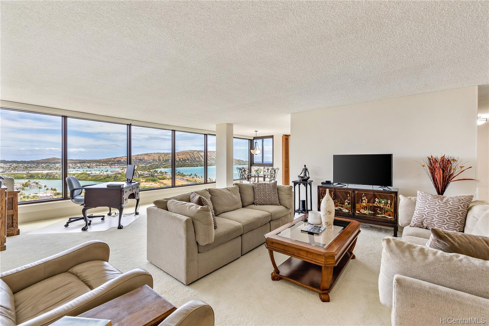 250 Kawaihae Street #17D, Honolulu, HI 96825