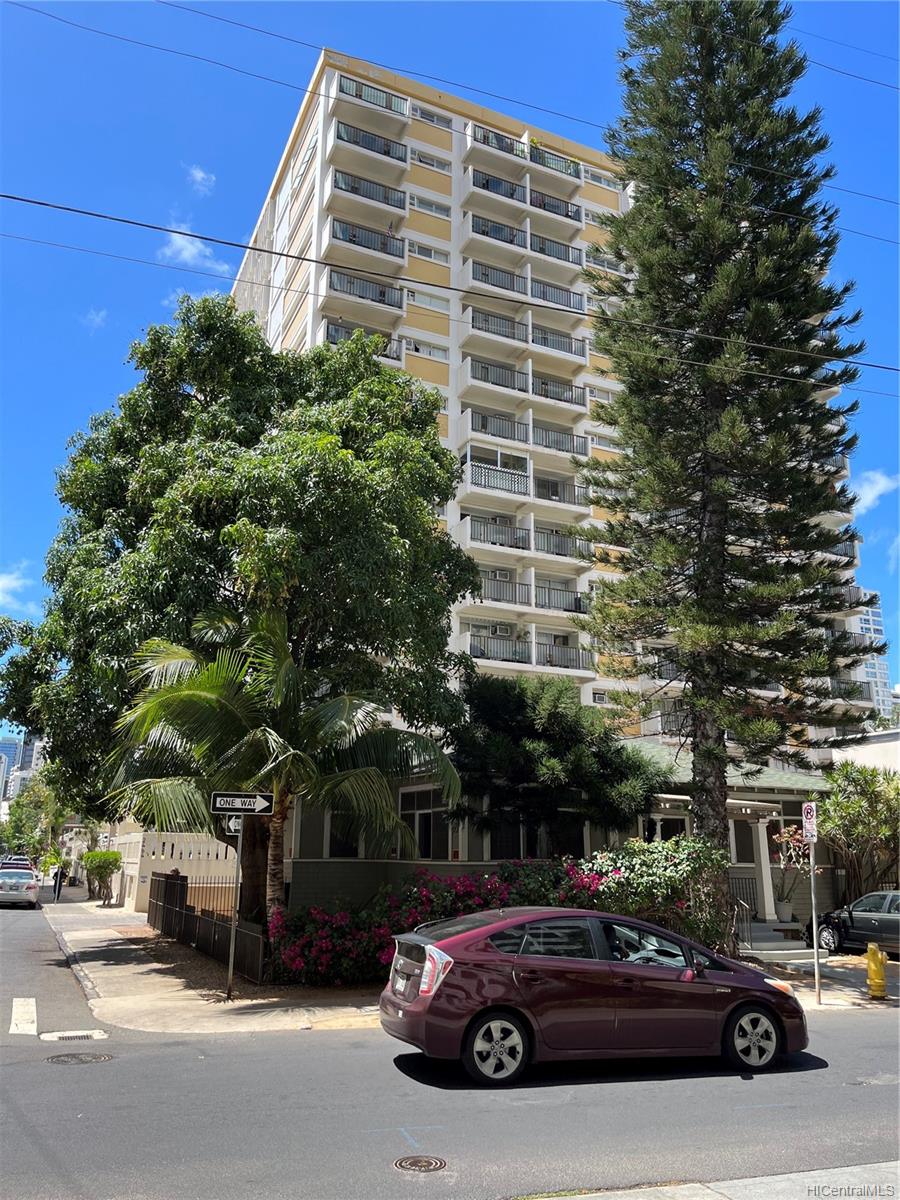 2465 Kuhio Avenue #404, Honolulu, HI 96815