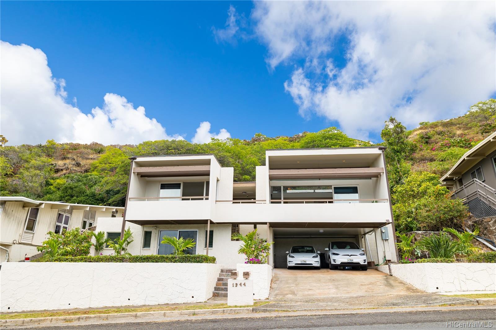 1244 Laukahi Street Honolulu, HI 96821