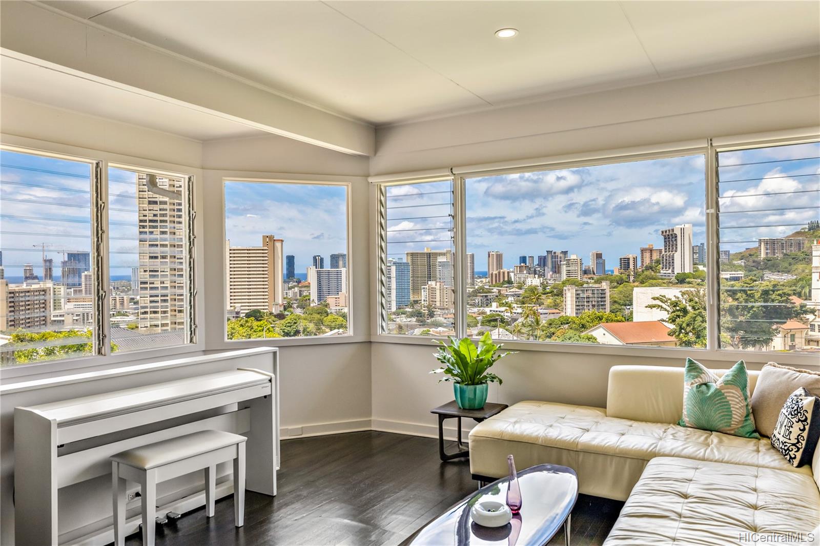 1227 Luna Place Honolulu, HI 96822