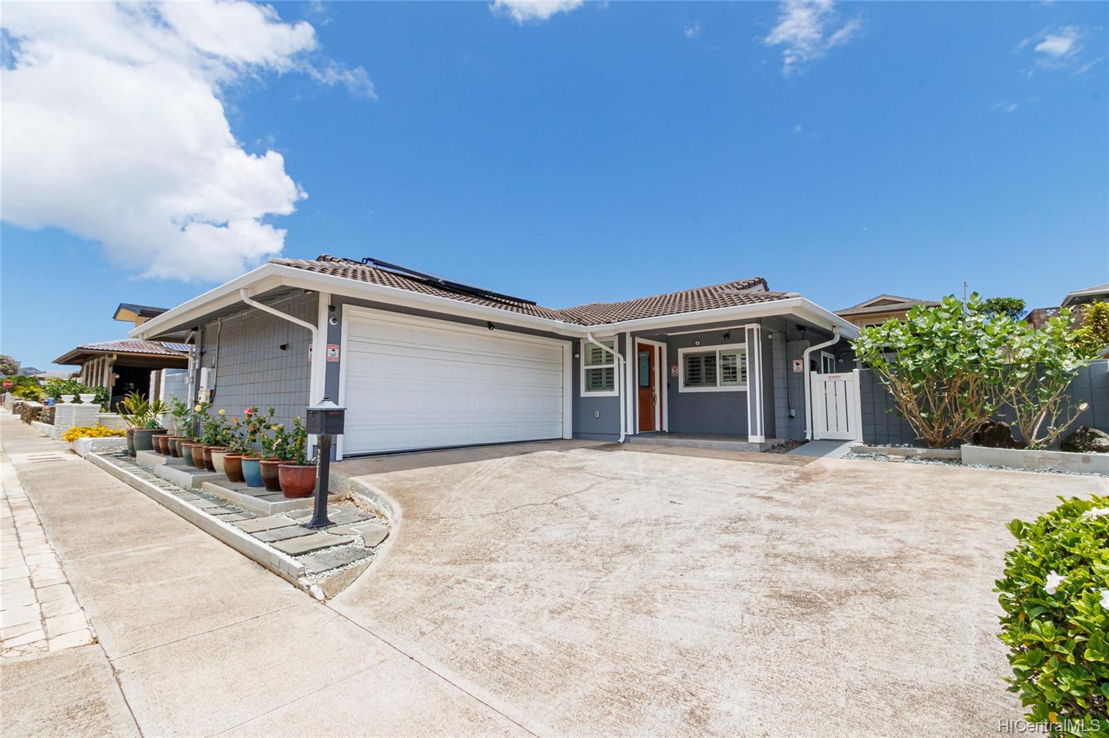 221 Hanamaulu Street Honolulu, HI 96825