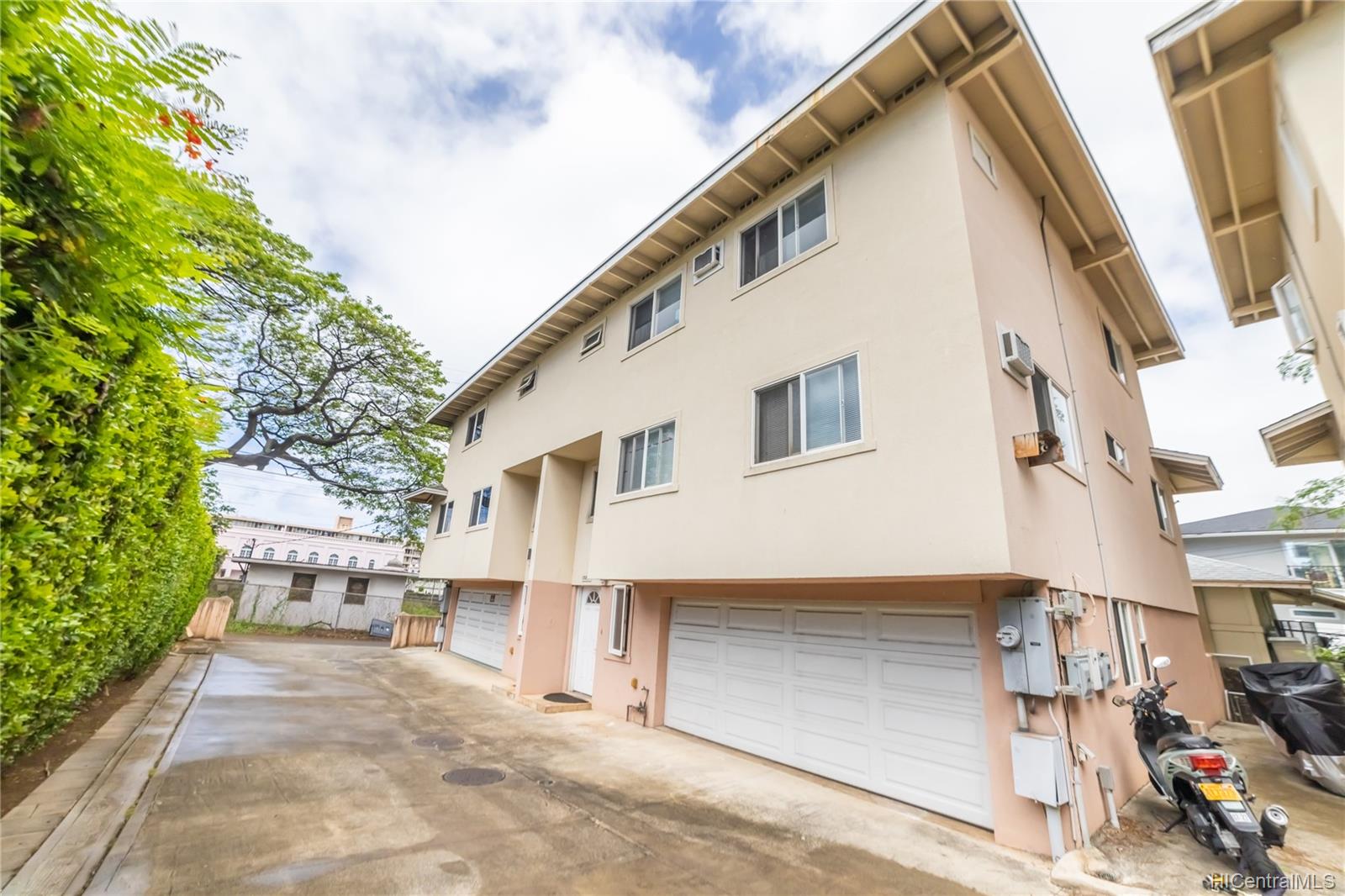 1520 Enos Lane #A, Honolulu, HI 96822