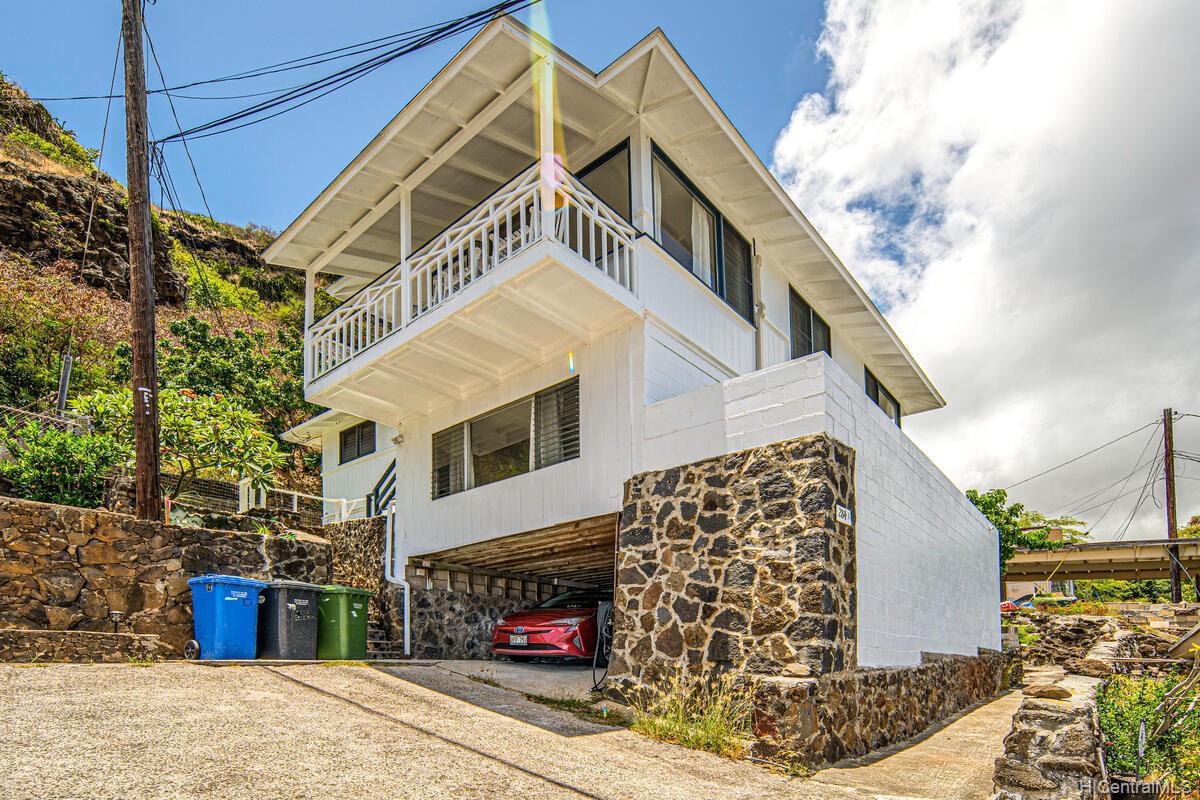 284 Moomuku Place #A, Honolulu, HI 96821