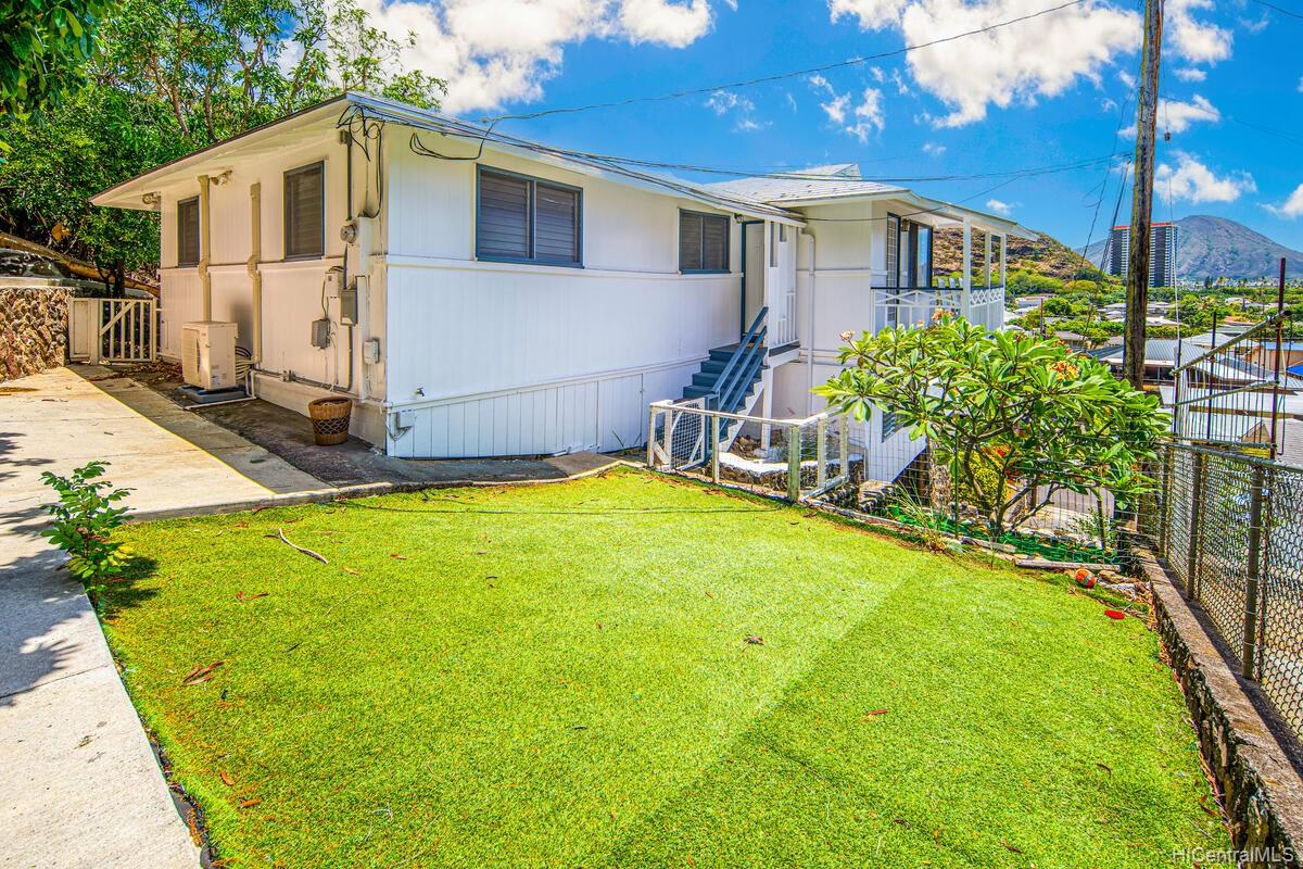 284 Moomuku Place #A, Honolulu, HI 96821