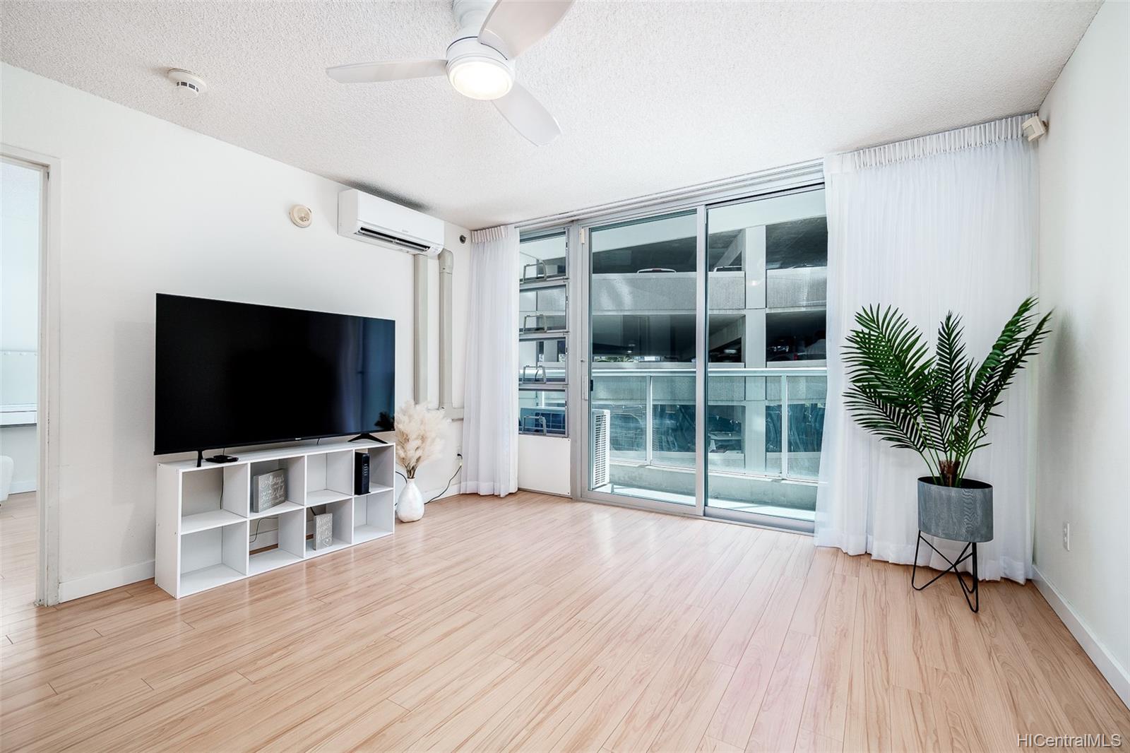 1448 Young Street #406, Honolulu, HI 96814