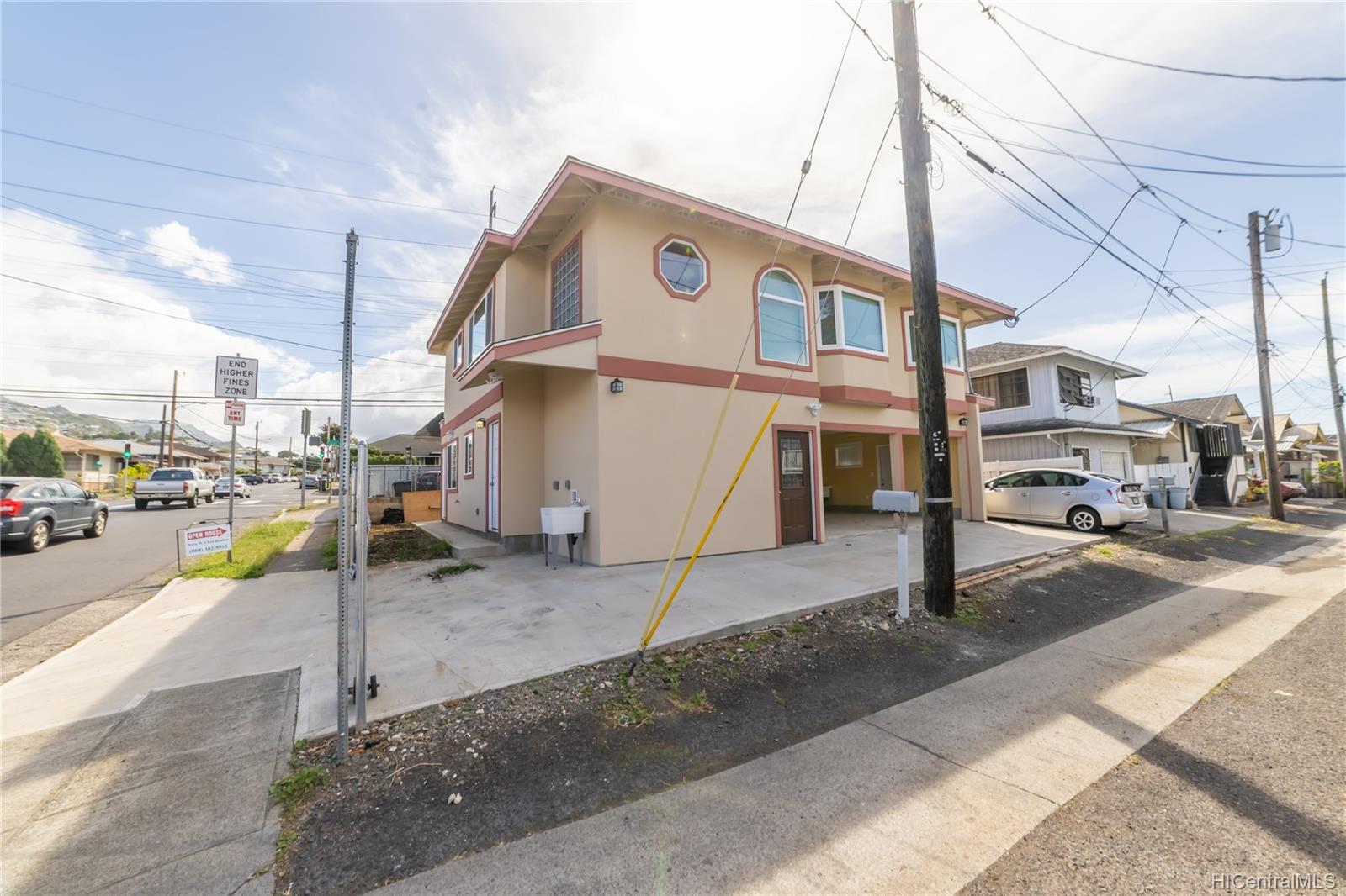 821E Momolio Street Honolulu, HI 96817