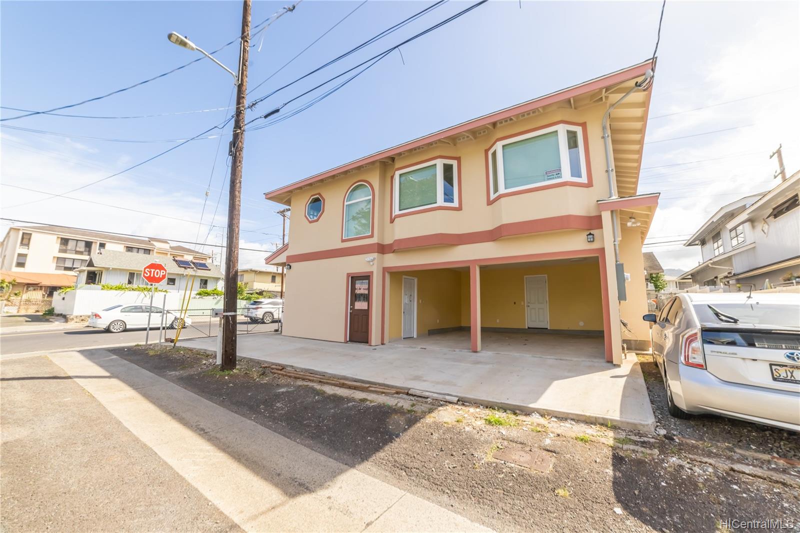  821E Momolio Street Honolulu, HI 96817