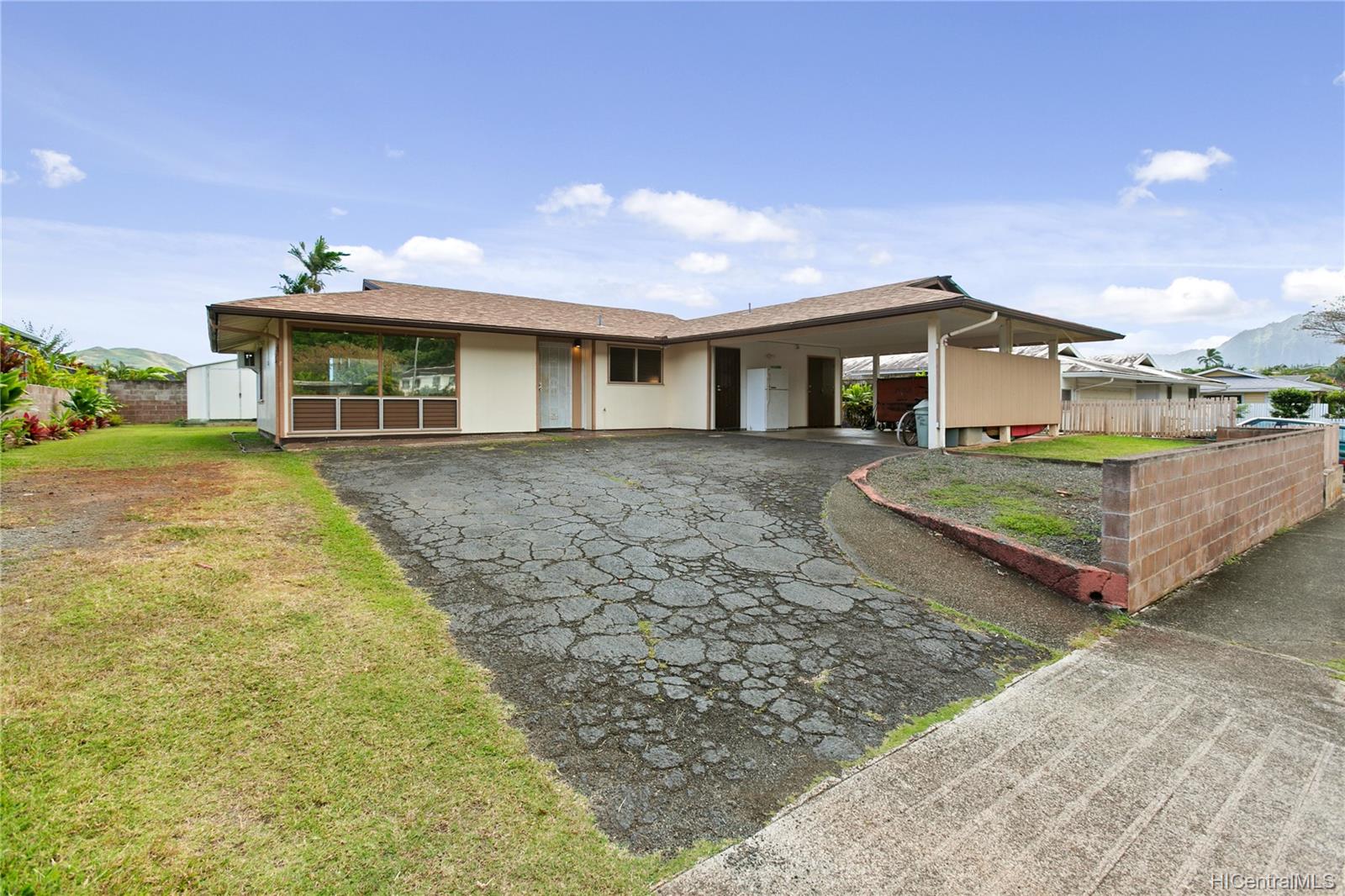 1348 Akiahala Street Kailua, HI 96734