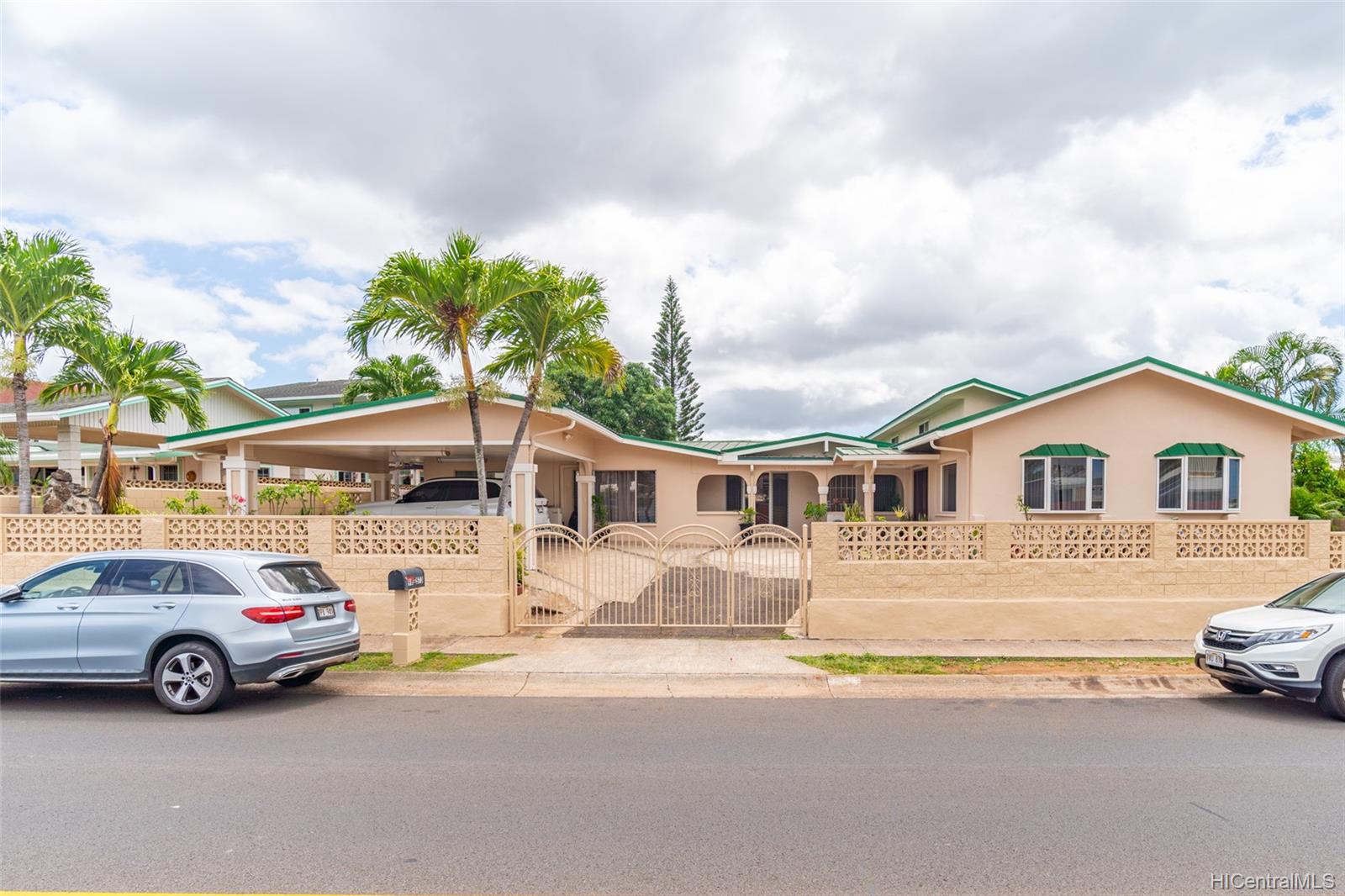 98-573 Kaamilo Street Aiea, HI 96701