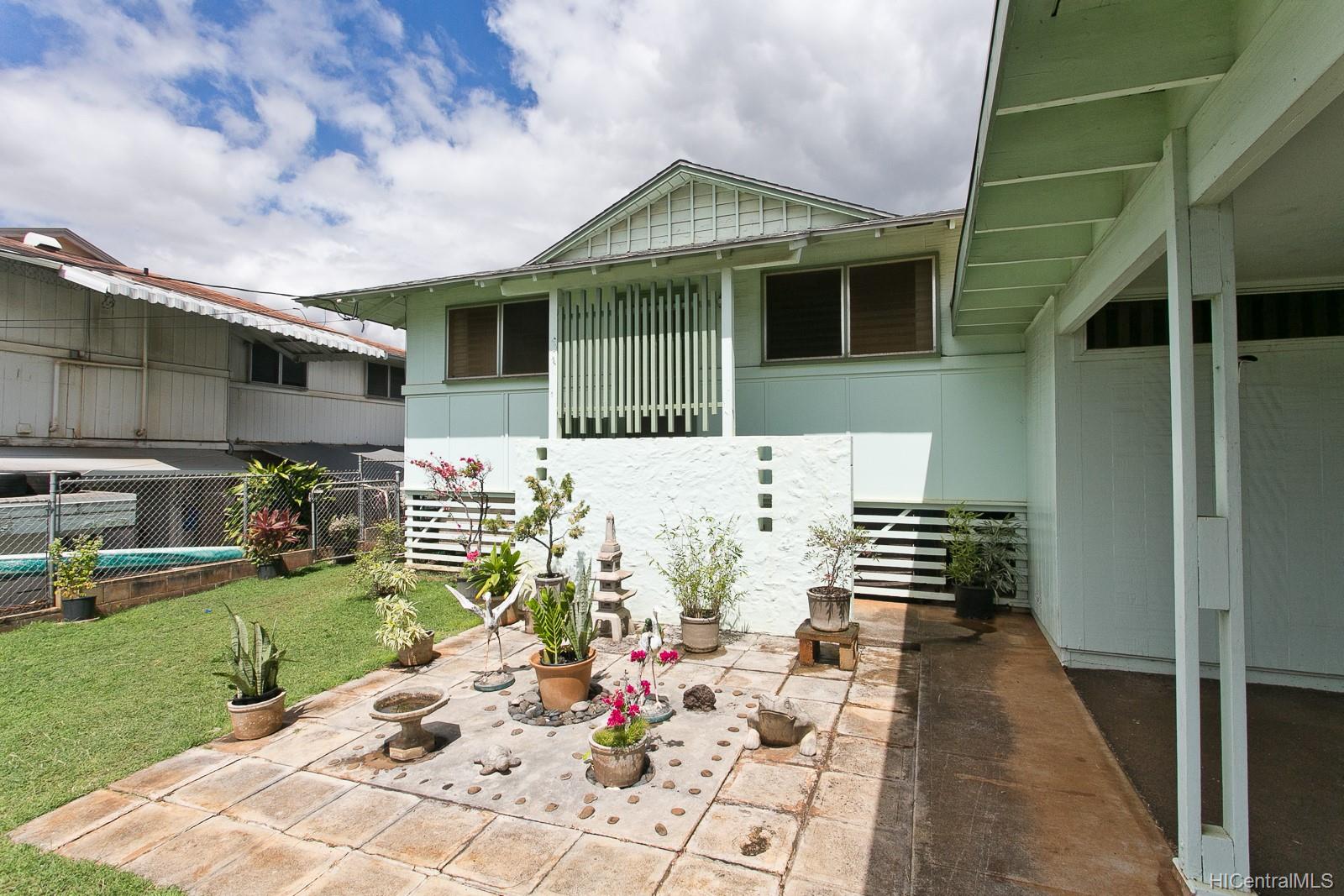 94-362 Kahuapaa Place Waipahu, HI 96797