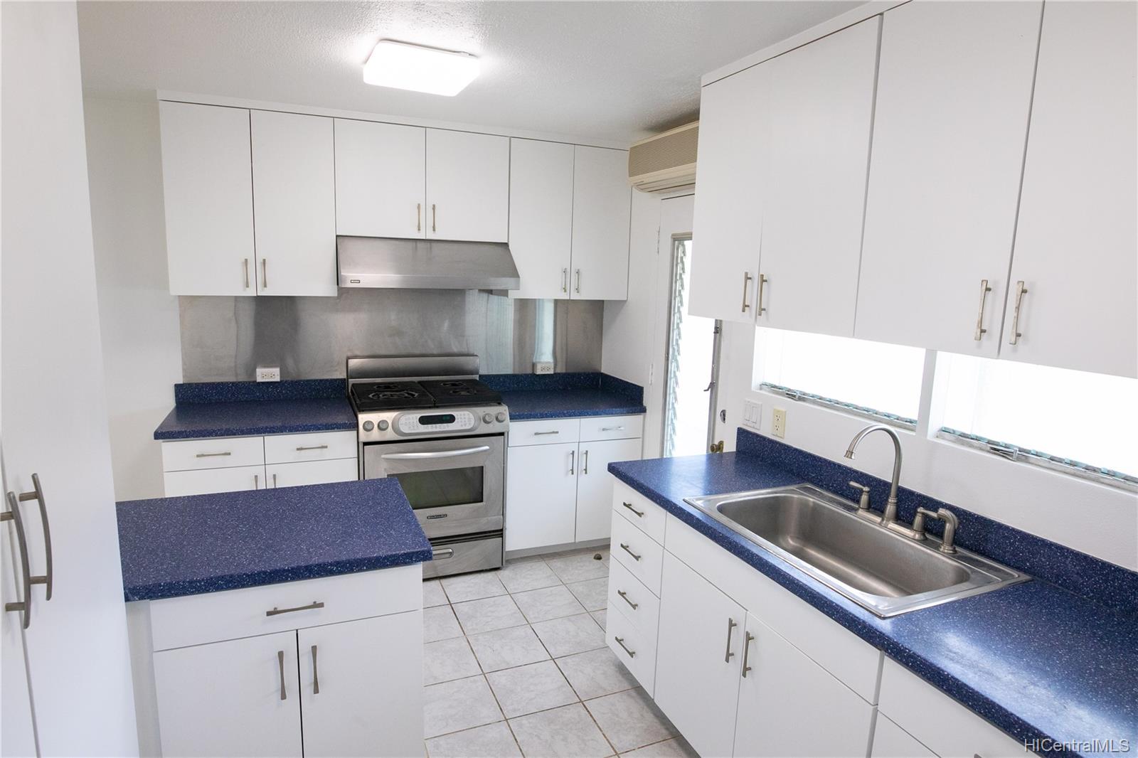 2921 Koali Road Honolulu, HI 96826