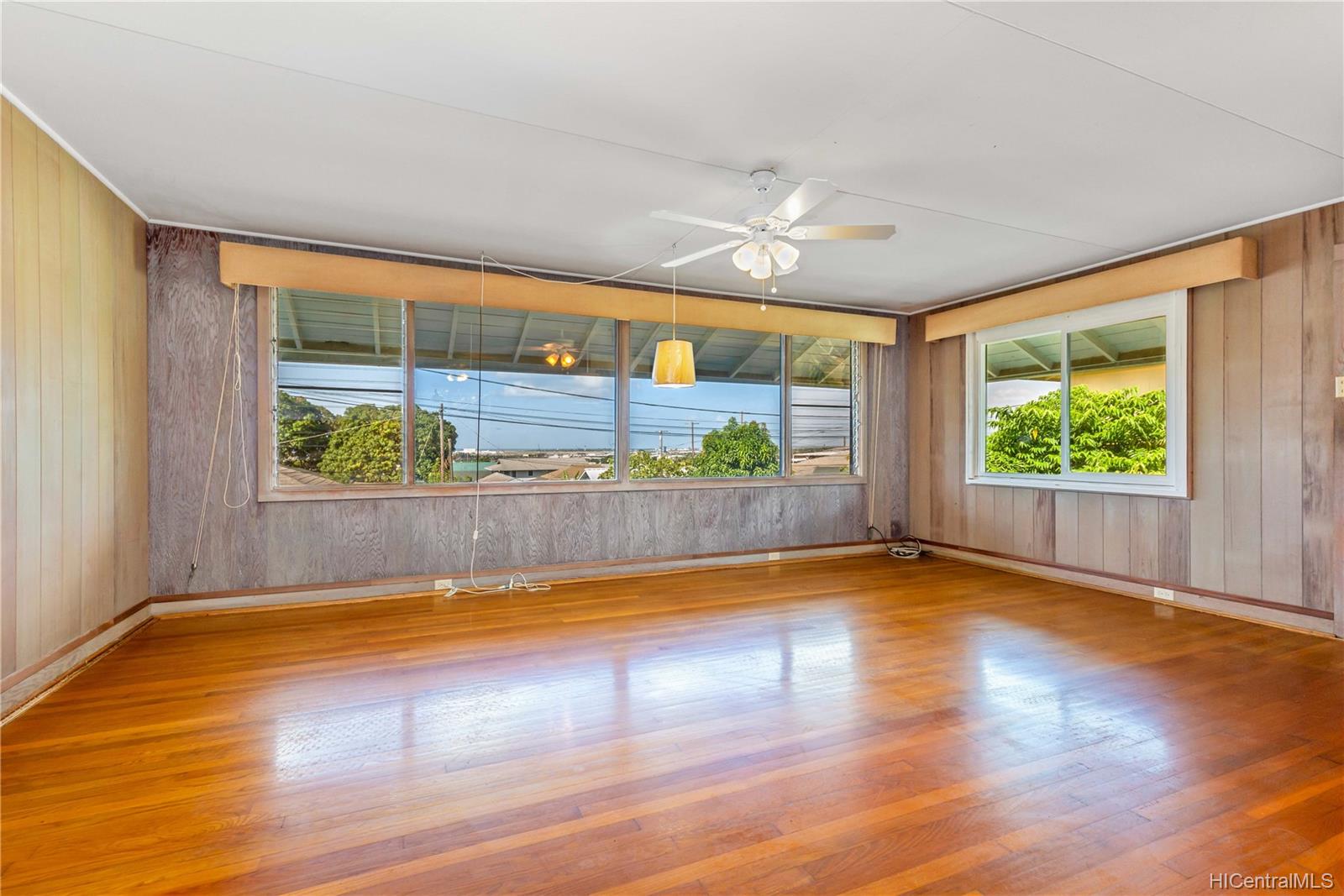 1555 Meyers Street #A, Honolulu, HI 96819