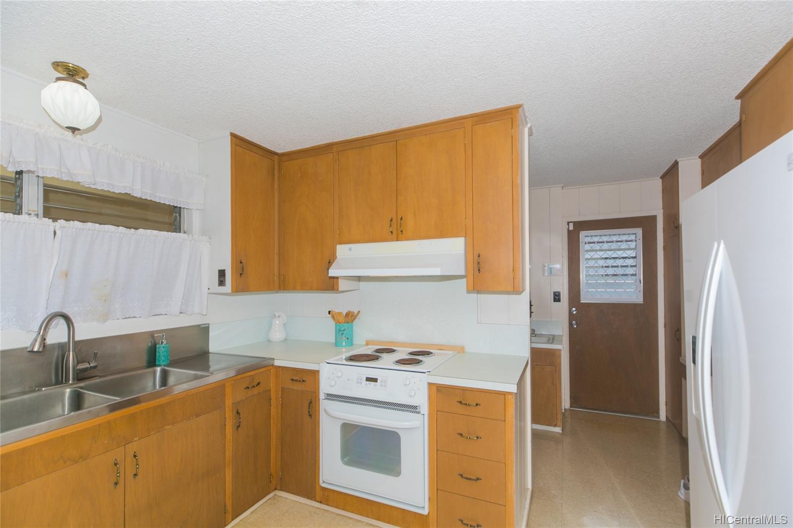 3505 Ala Hapuu Street Honolulu, HI 96818