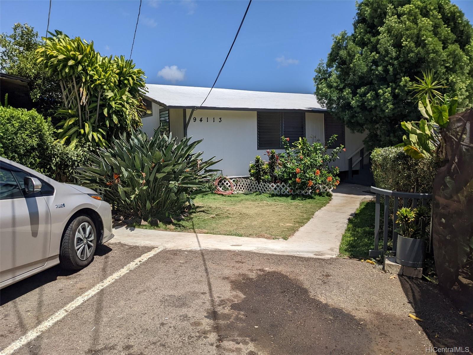 94-113 Leowaena Street Waipahu, HI 96797