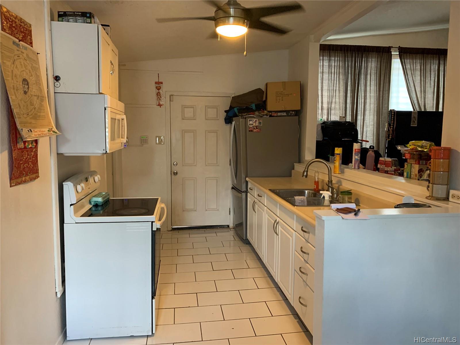 1050 Aheahe Avenue Wahiawa, HI 96786