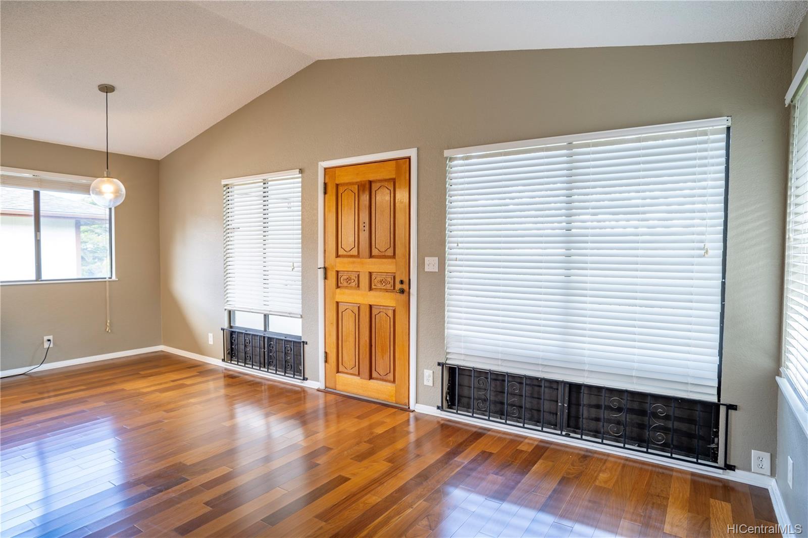 98-1756 Kaahumanu Street #D, Pearl City, HI 96782