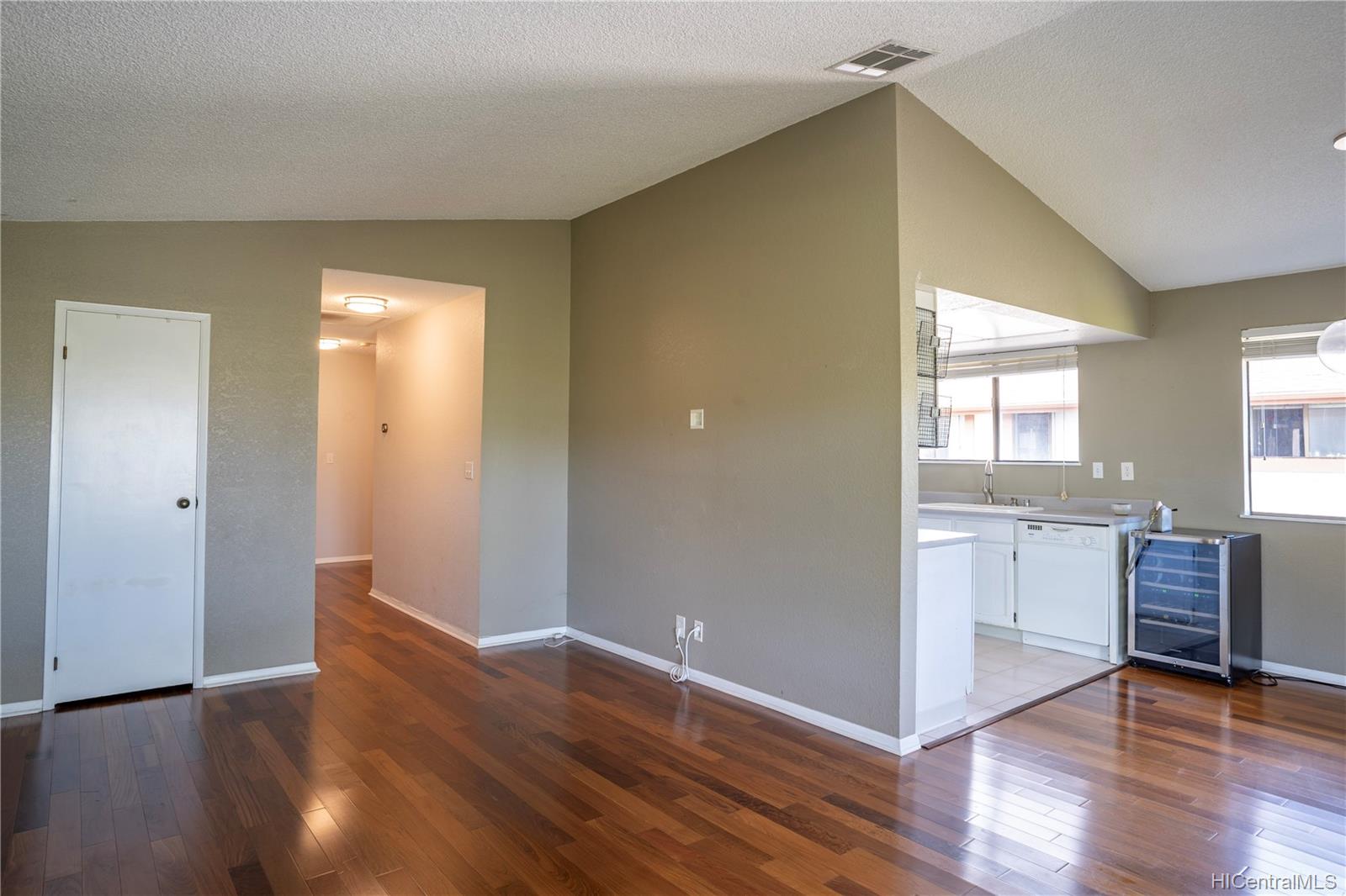 98-1756 Kaahumanu Street #D, Pearl City, HI 96782