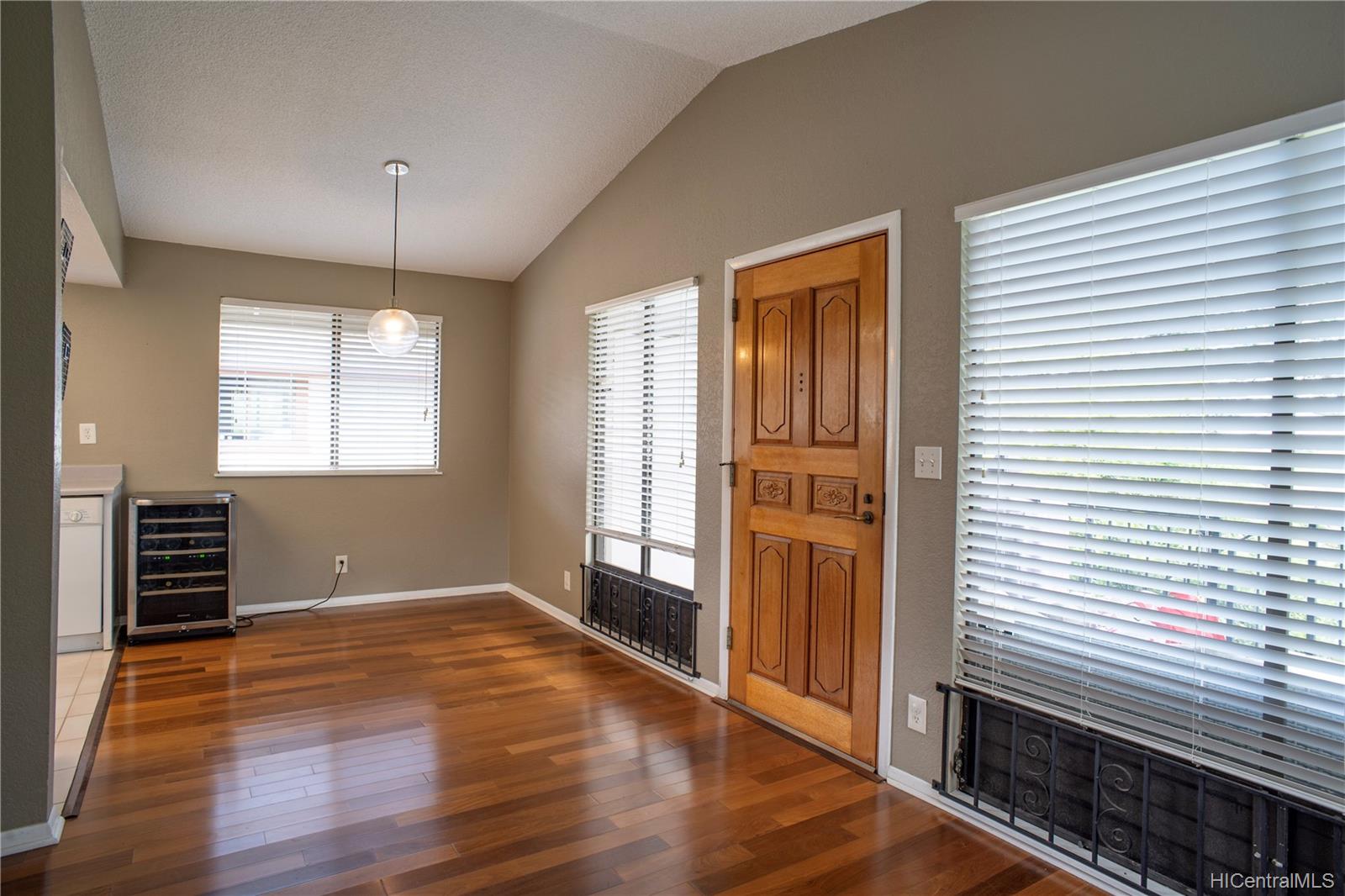 98-1756 Kaahumanu Street #D, Pearl City, HI 96782