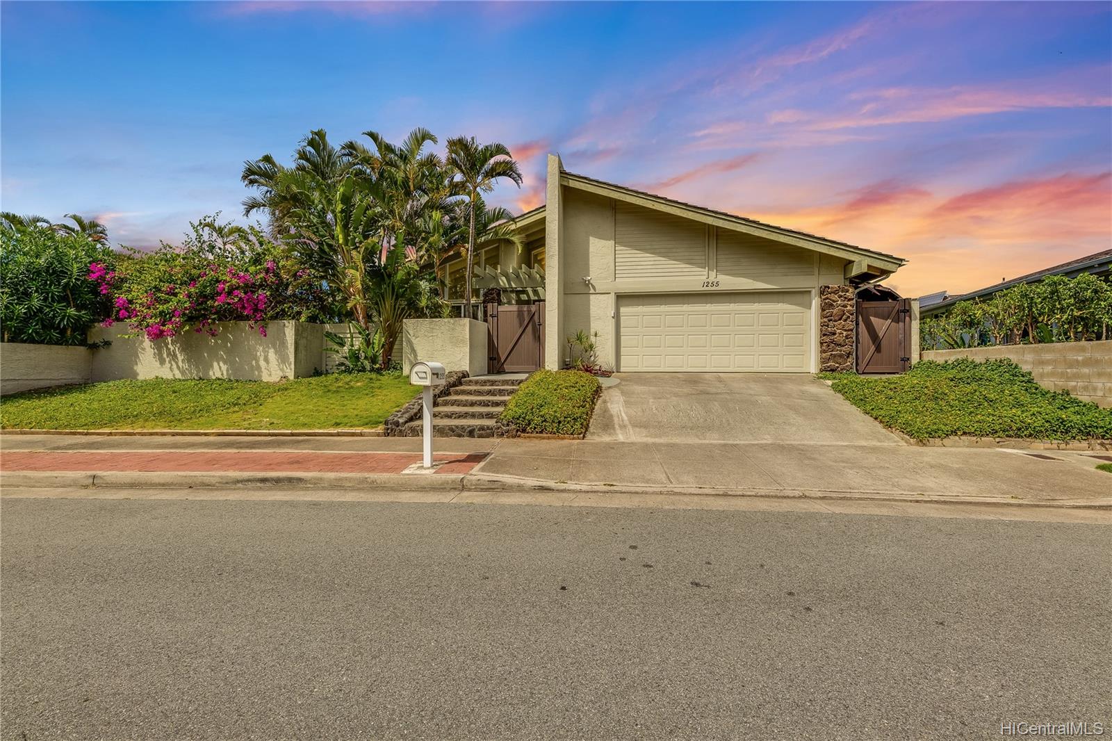 1255 Mokuhano Street Honolulu, HI 96825