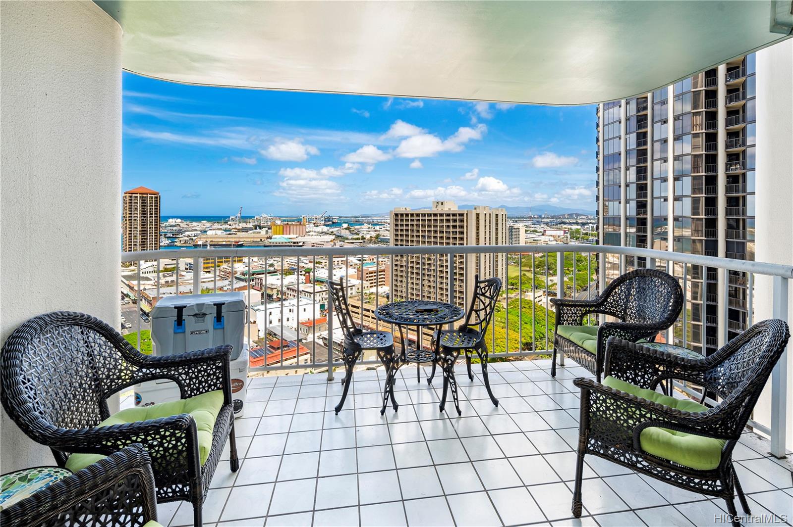 1212 Nuuanu Avenue #2207, Honolulu, HI 96817