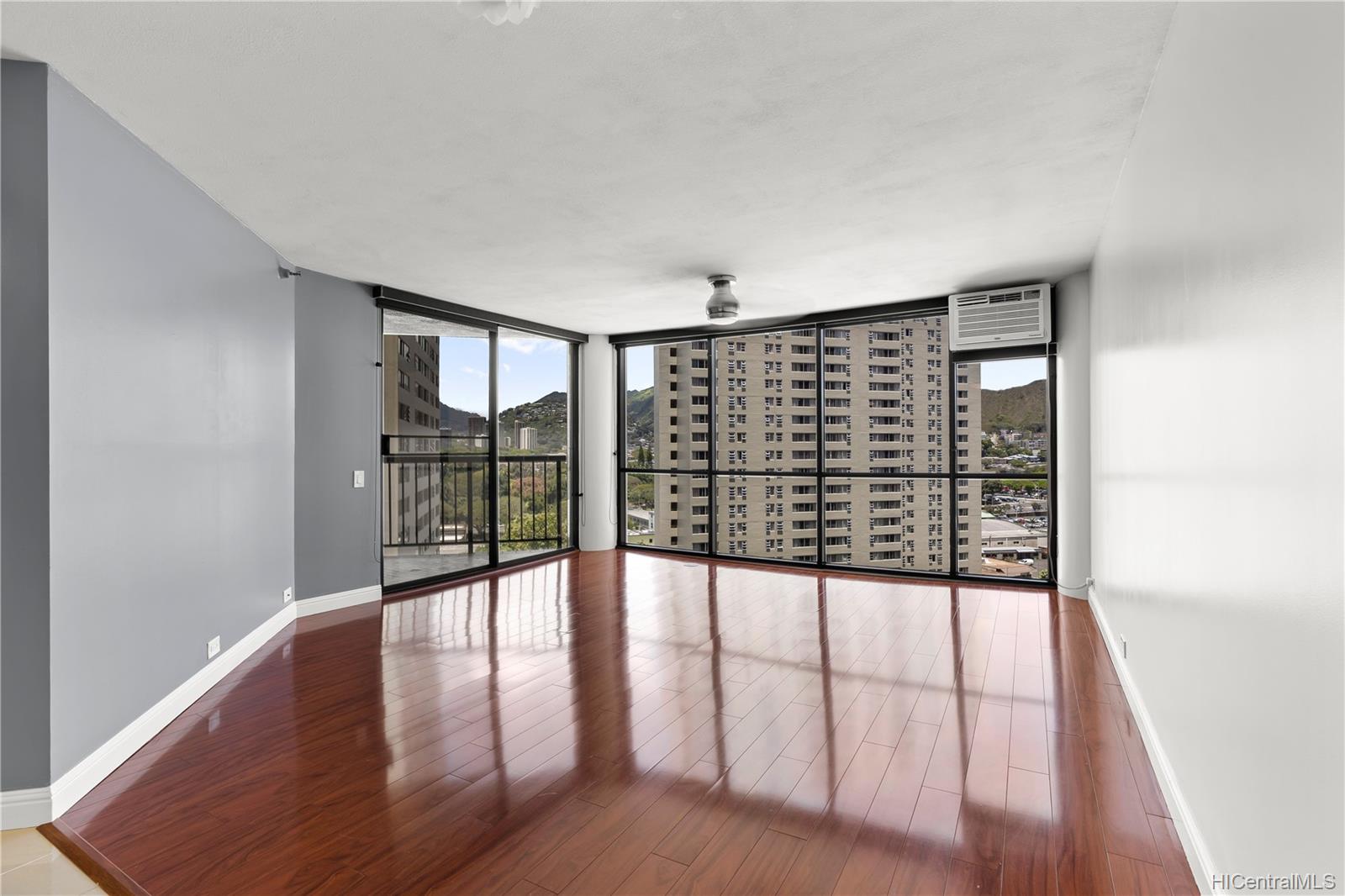 60 Beretania Street #1406, Honolulu, HI 96817