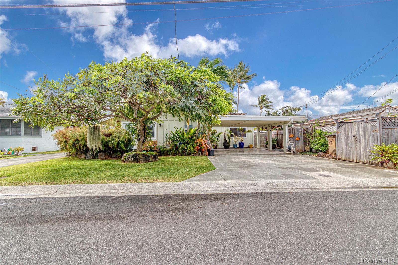 551 Auwai Street Kailua, HI 96734