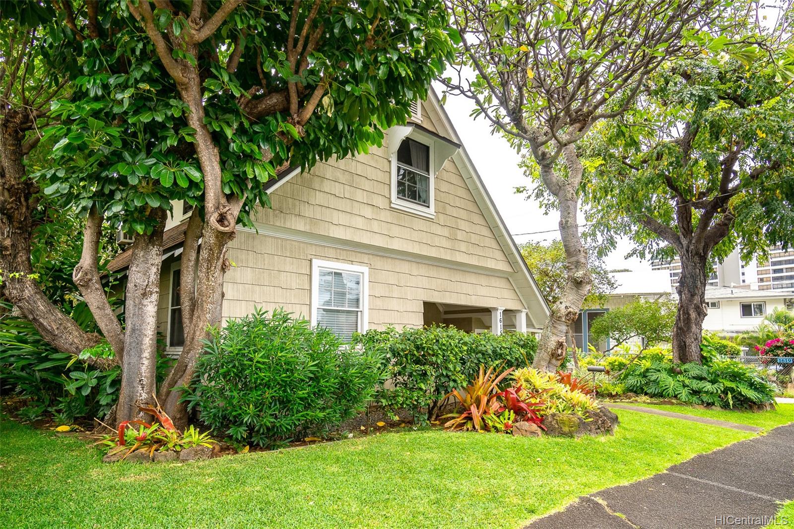 1615 Makiki Street Honolulu, HI 96822