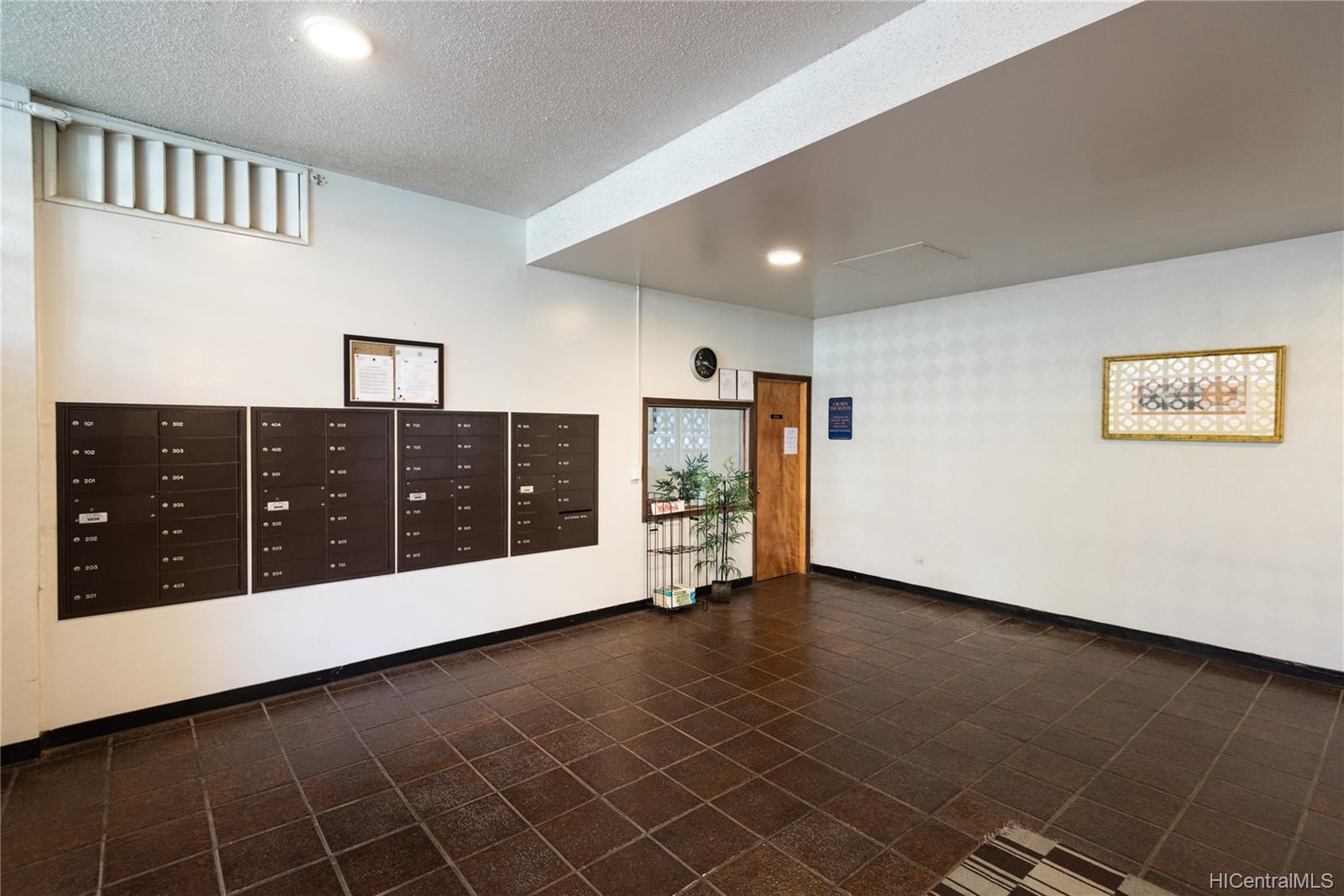 1069 Spencer Street #101, Honolulu, HI 96822