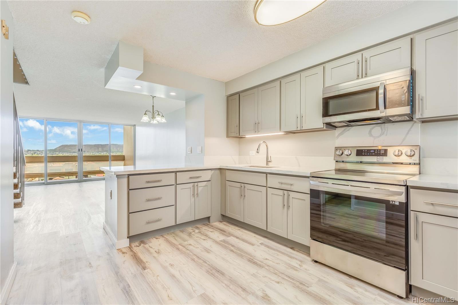 500 University Avenue #928, Honolulu, HI 96826
