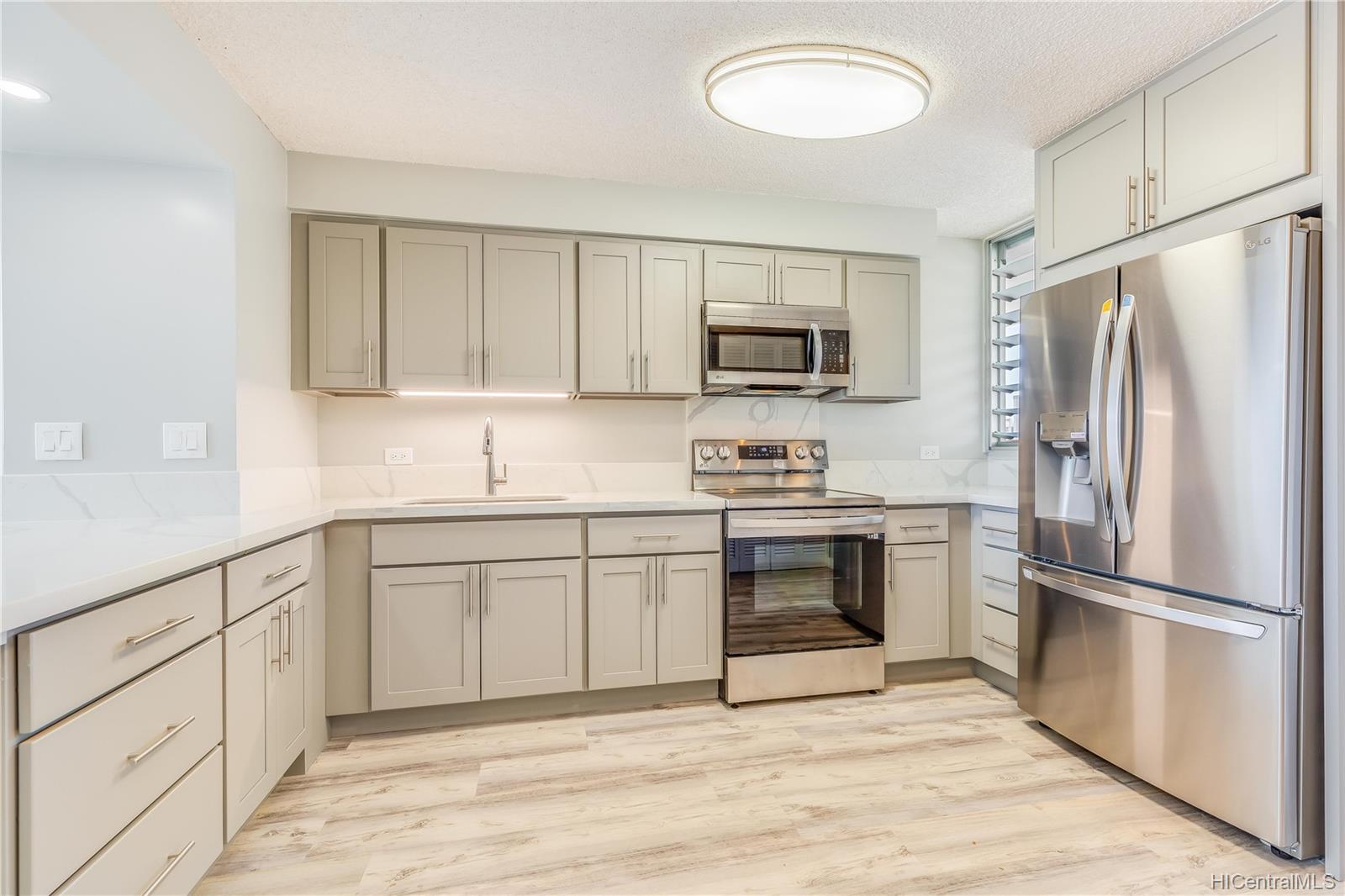 500 University Avenue #928, Honolulu, HI 96826