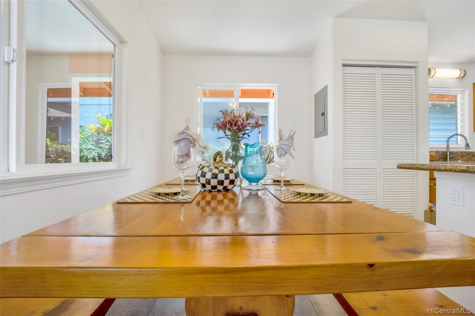 3504B Trousseau Street Honolulu, HI 96815