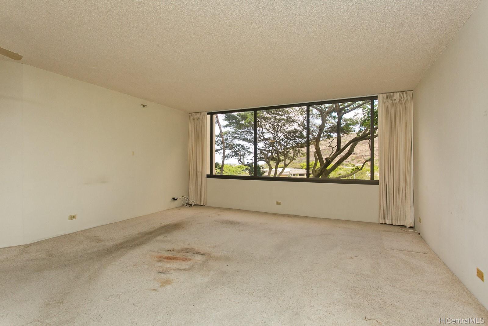 555 Hahaione Street #3G, Honolulu, HI 96825