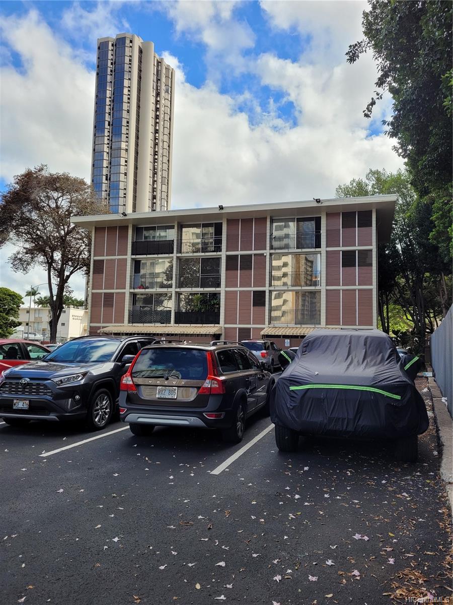 901 Kaheka Street #B208, Honolulu, HI 96814