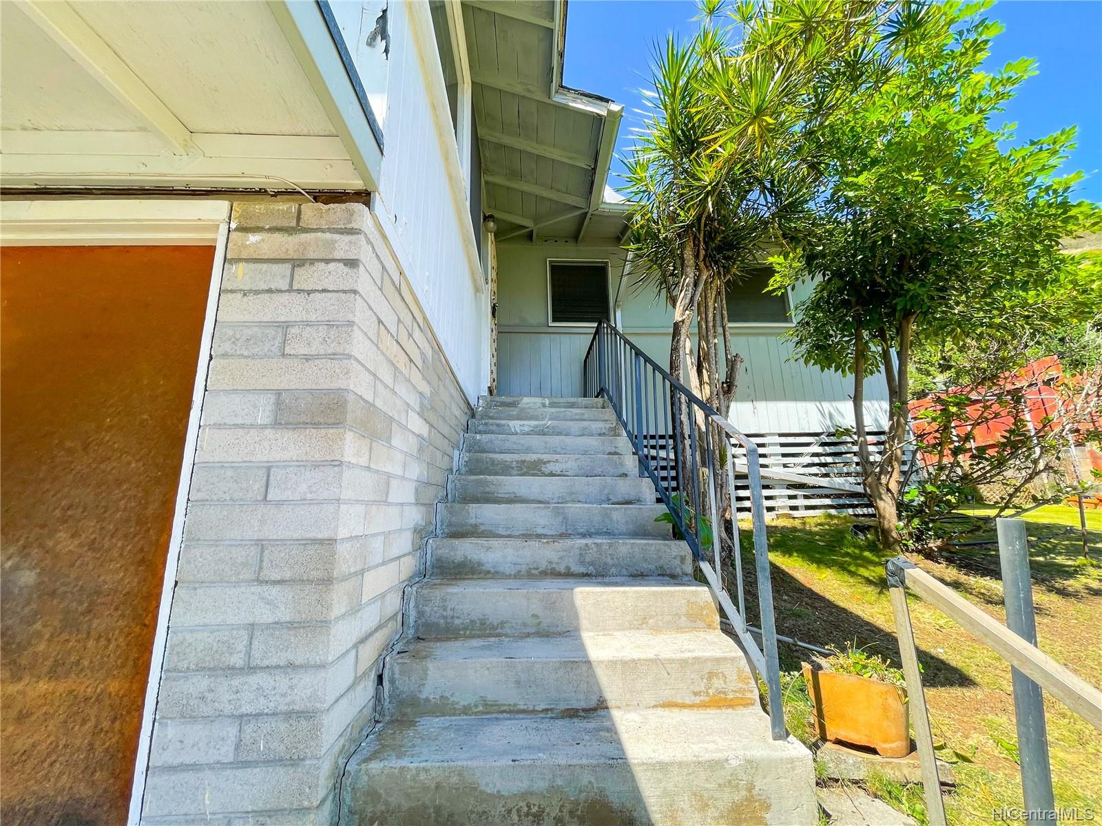 855 Kainoa Place Honolulu, HI 96821