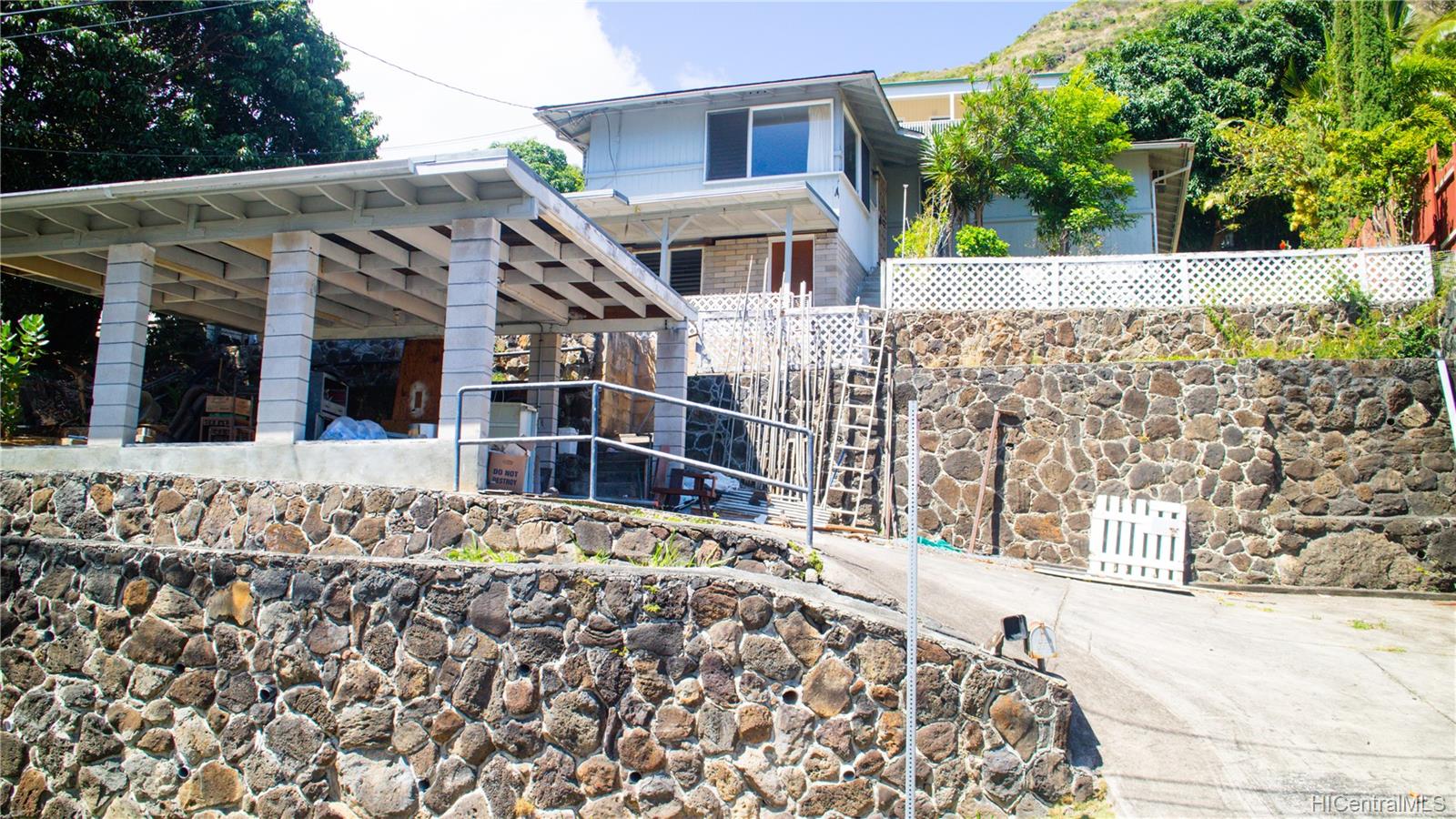 855 Kainoa Place Honolulu, HI 96821