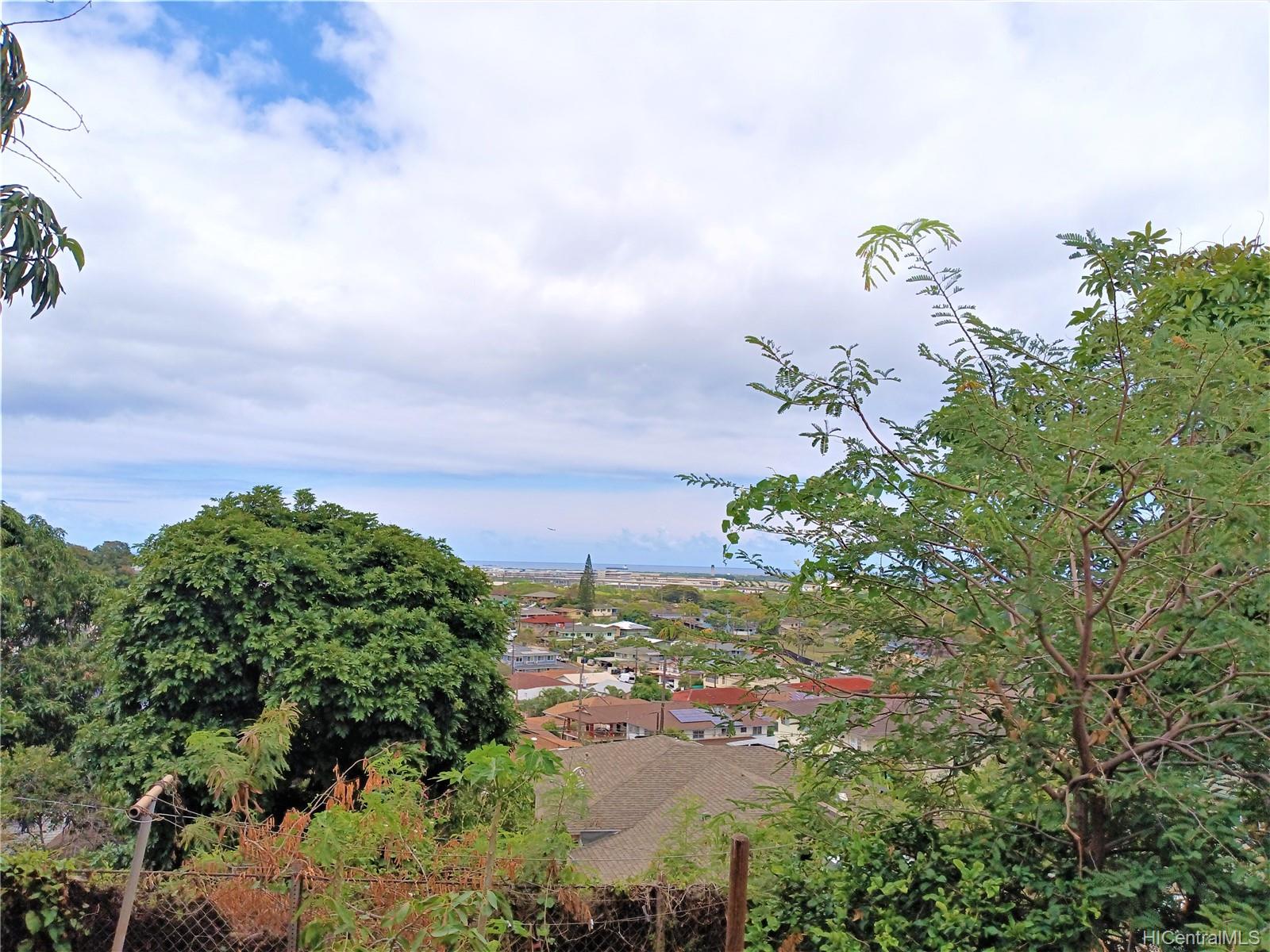 1067 Maluna Street Honolulu, HI 96818