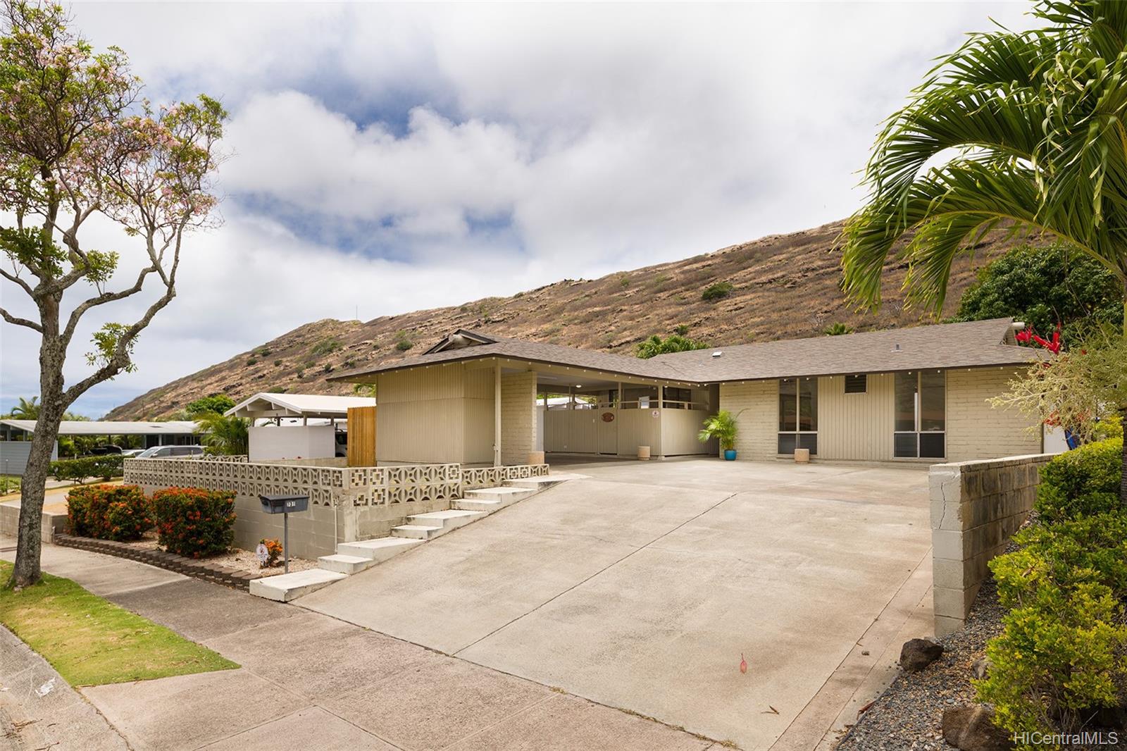 731 Kapulena Loop Honolulu, HI 96825