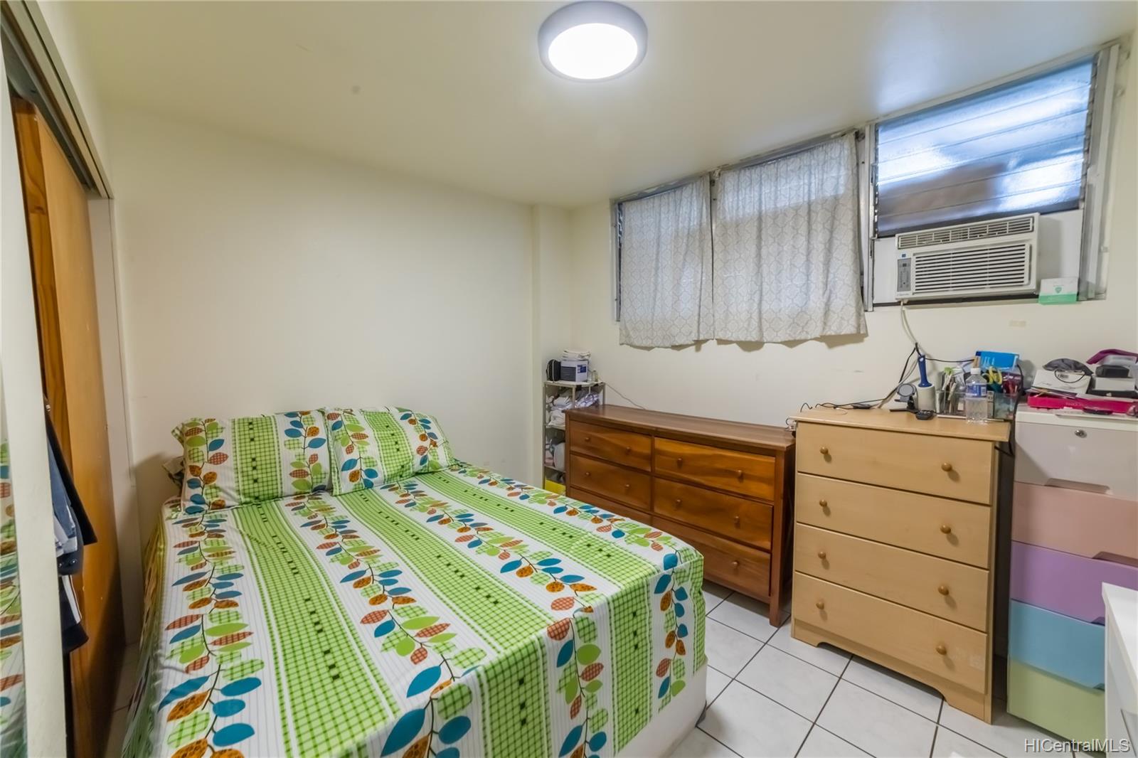 1101 Kokea Street #J303, Honolulu, HI 96817