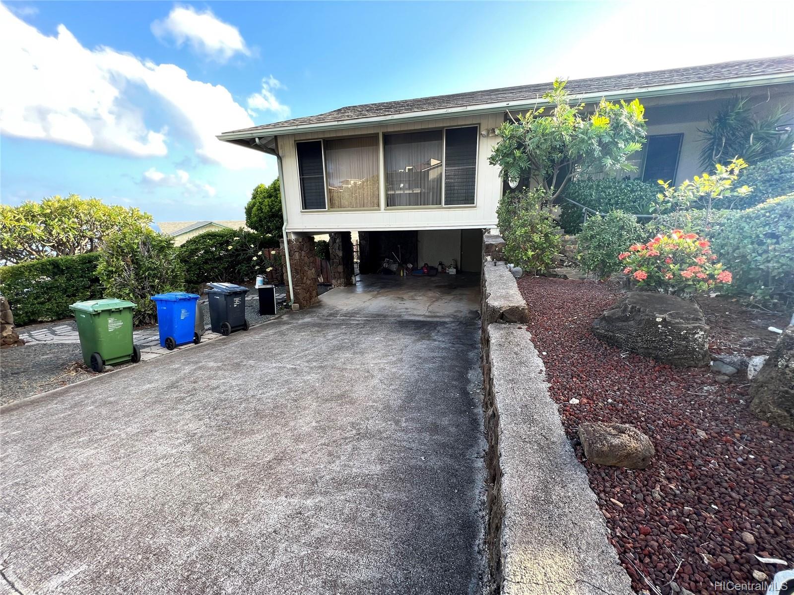 1466 Laukahi Street Honolulu, HI 96821