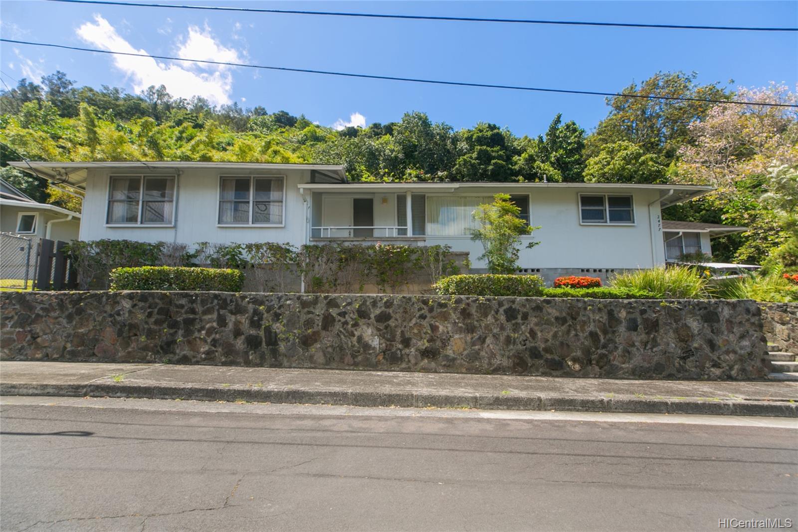 2477 Kekuanoni Street Honolulu, HI 96813