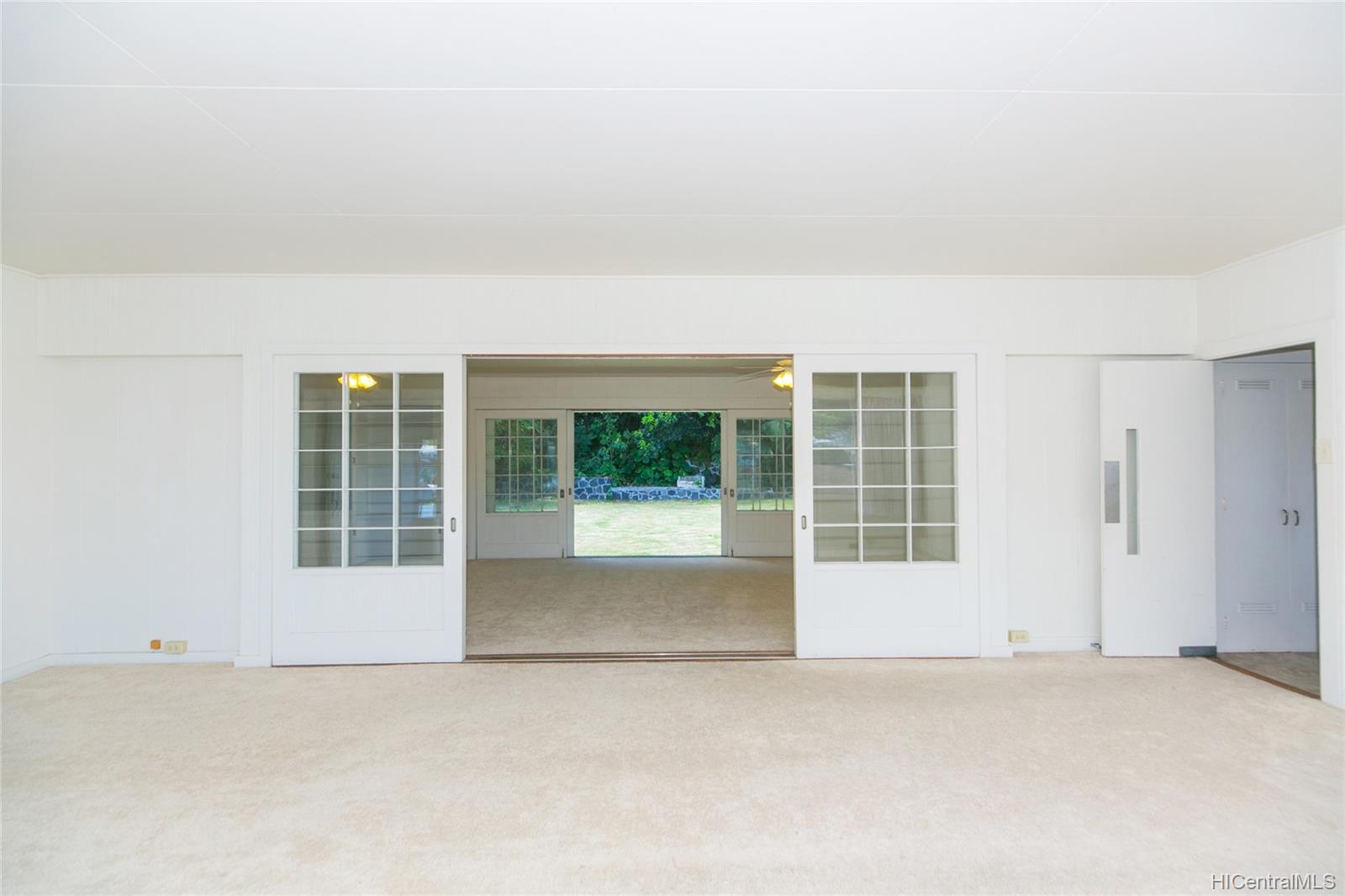 2477 Kekuanoni Street Honolulu, HI 96813