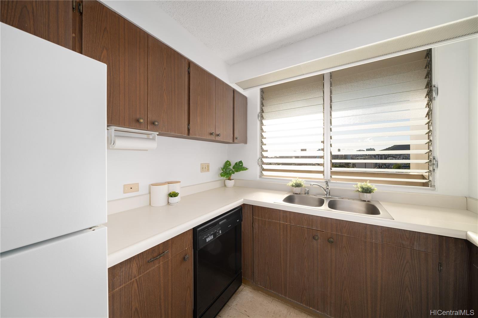 1212 Punahou Street #902, Honolulu, HI 96826