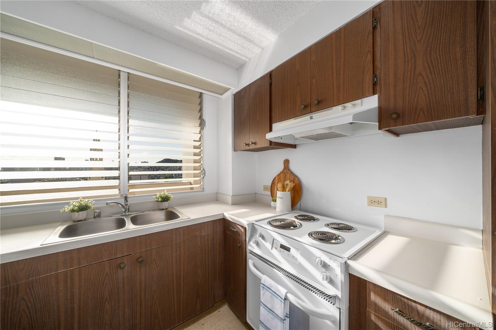 1212 Punahou Street #902, Honolulu, HI 96826