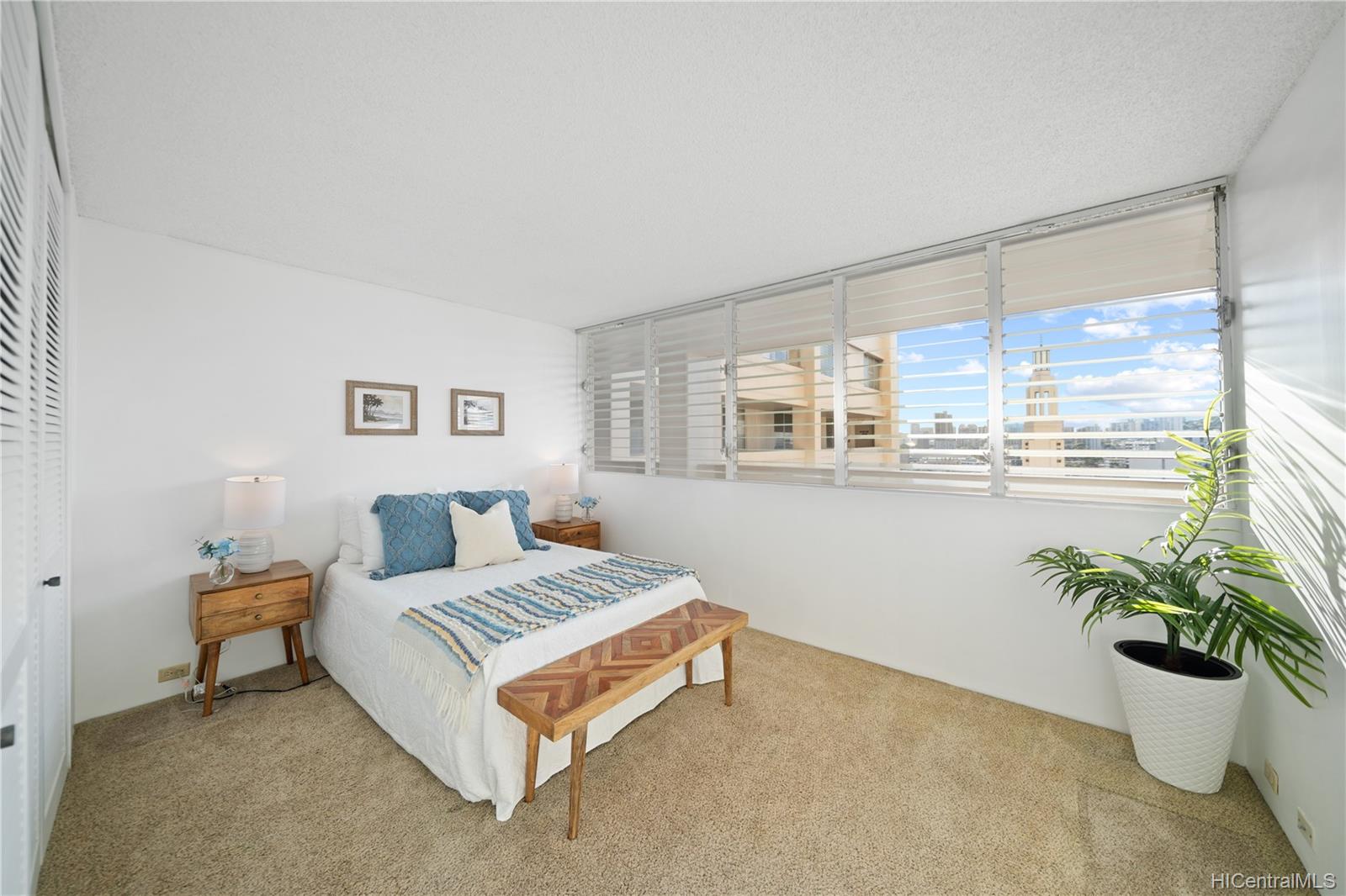 1212 Punahou Street #902, Honolulu, HI 96826