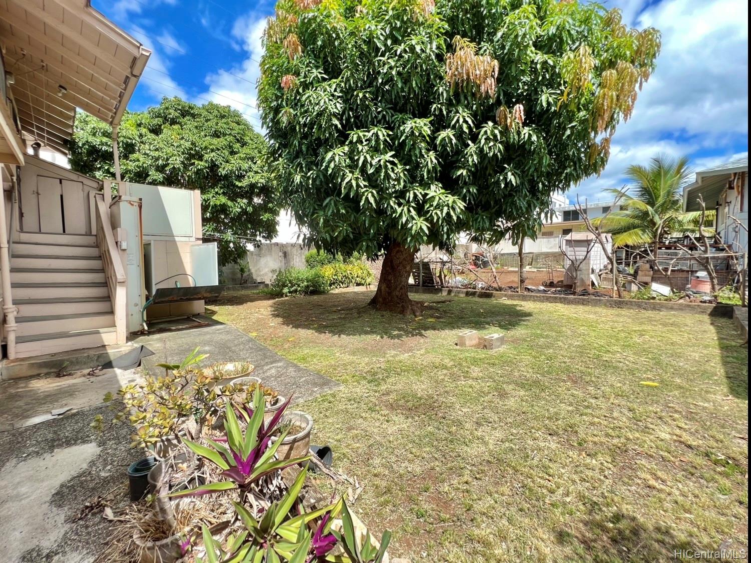 1612 Houghtailing Street Honolulu, HI 96817