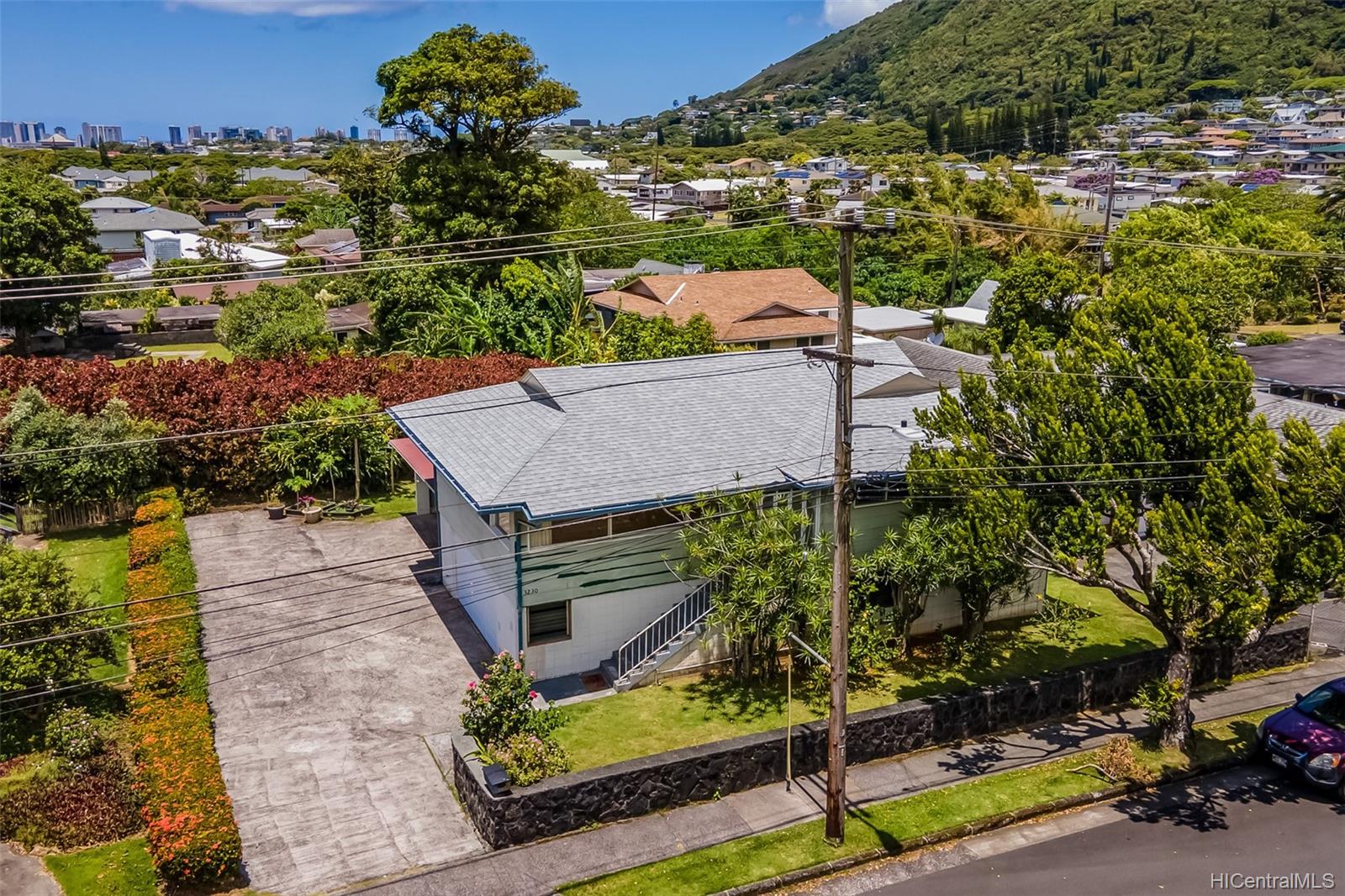 3230 Pakanu Street Honolulu, HI 96822