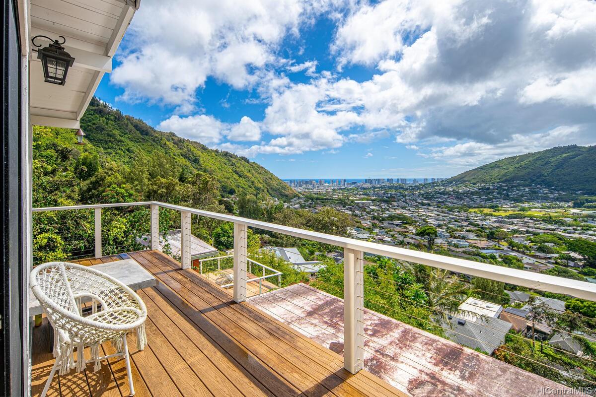 3349B Anoai Place Honolulu, HI 96822